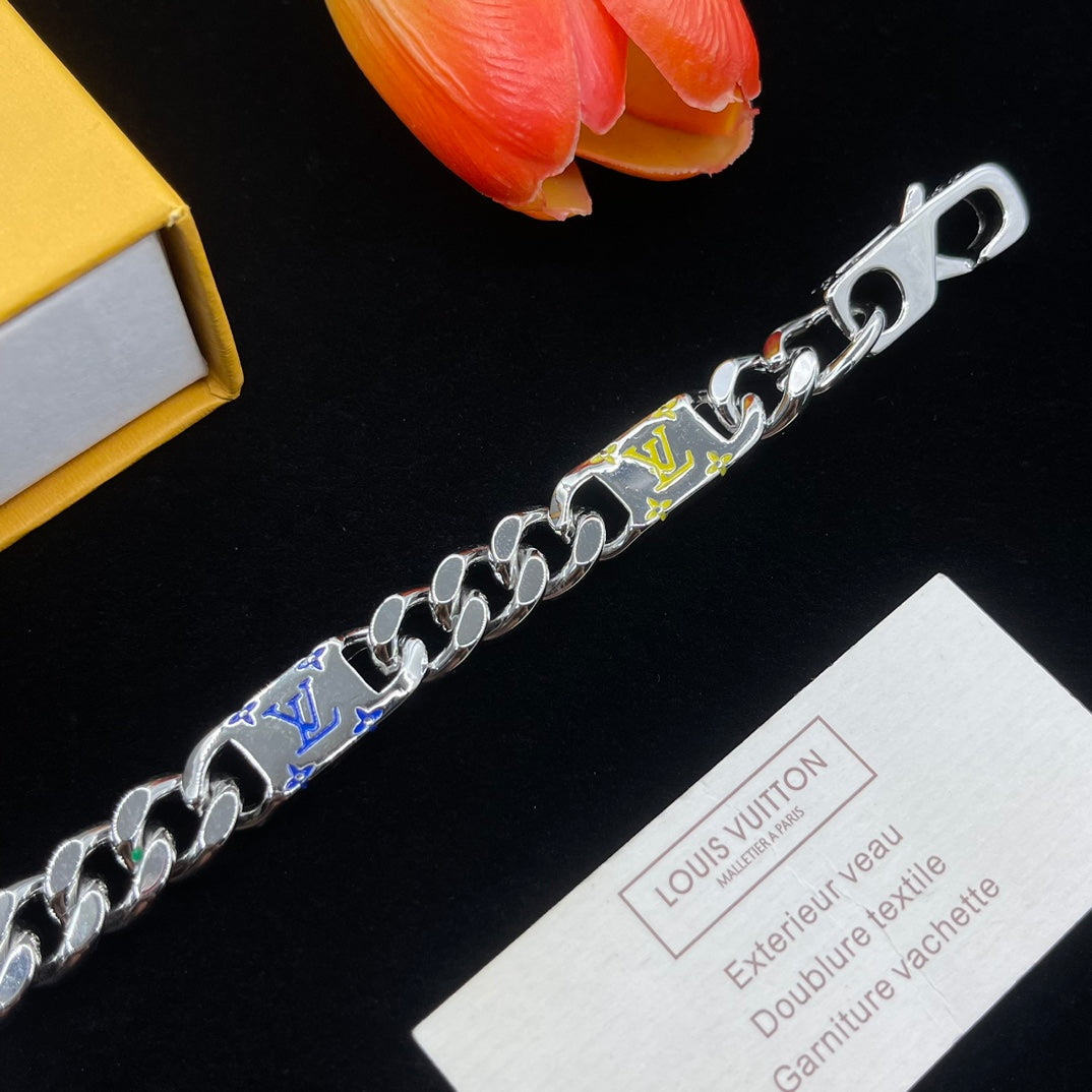 Retro embossed universal bracelet mysite