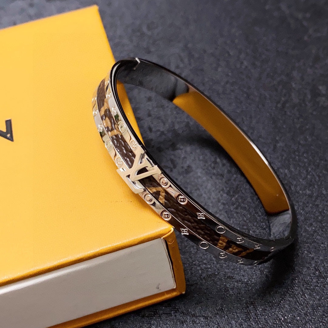 Printed leather bracelet mysite