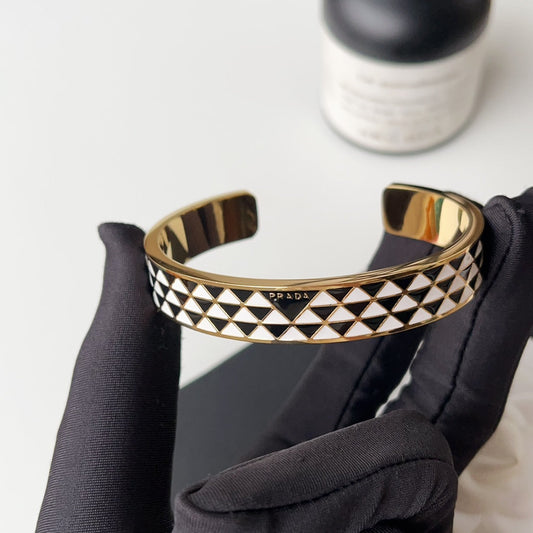 Diamond pattern titanium steel open bracelet mysite