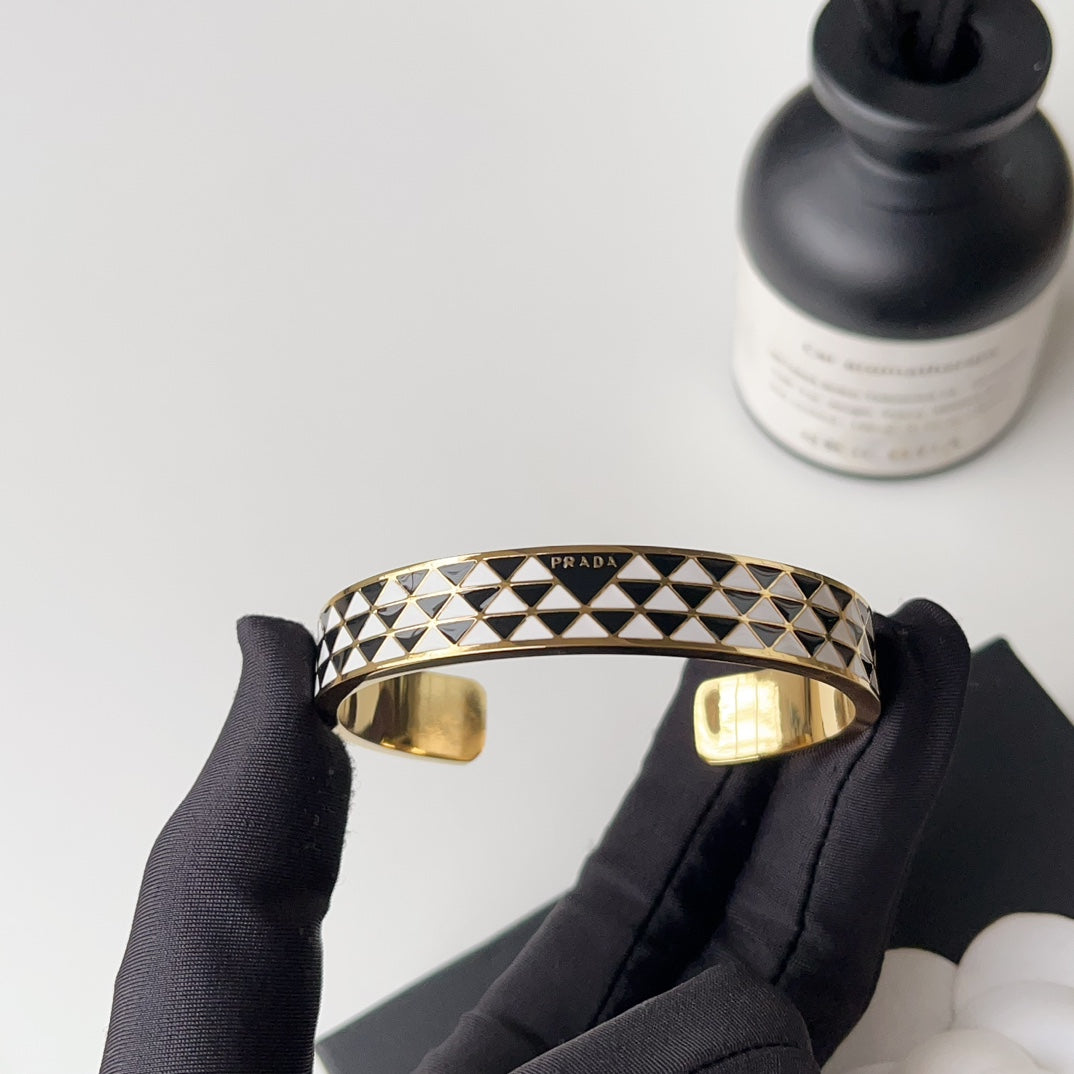 Diamond pattern titanium steel open bracelet mysite