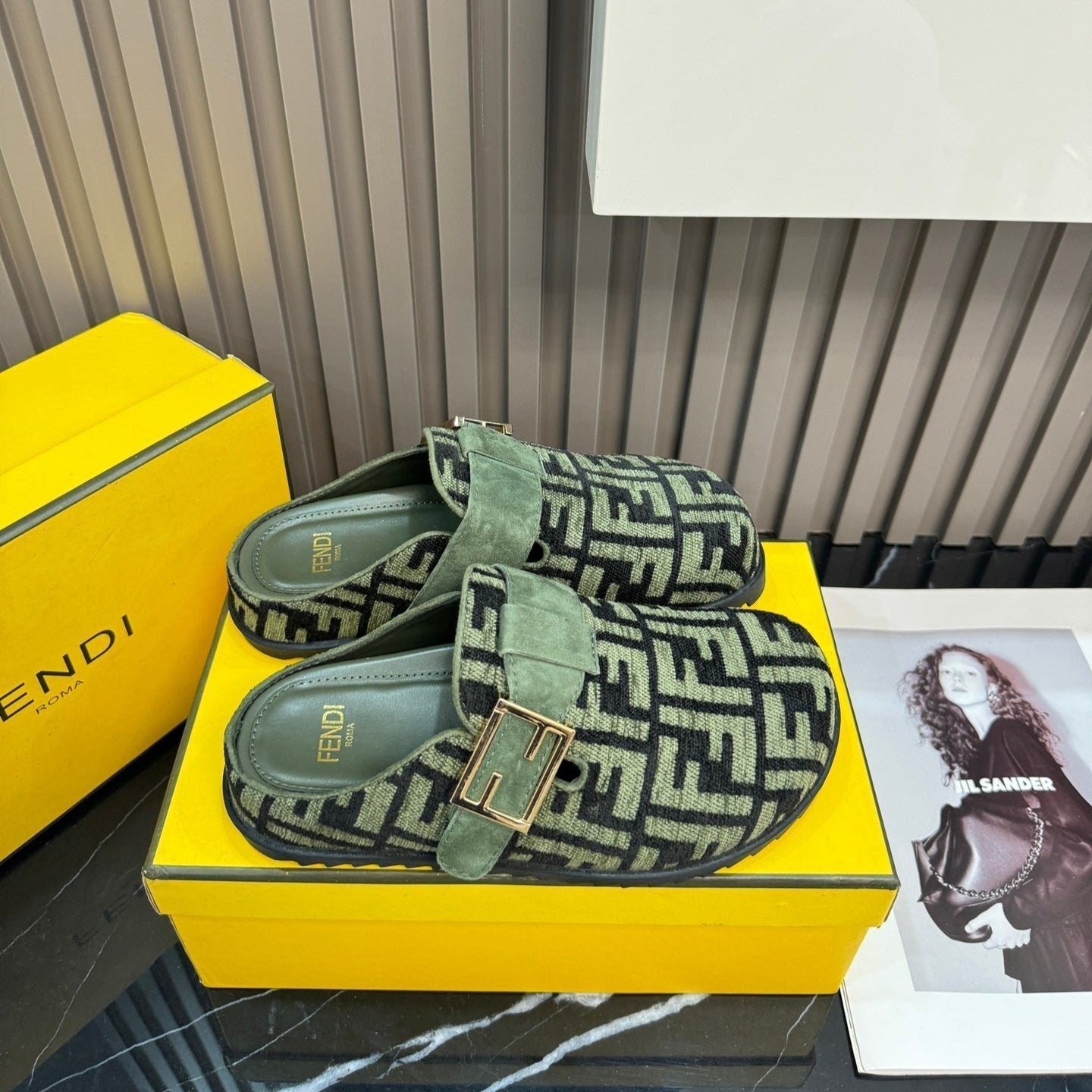 Autumn and Winter Retro Embossed Flat Slippers mysite