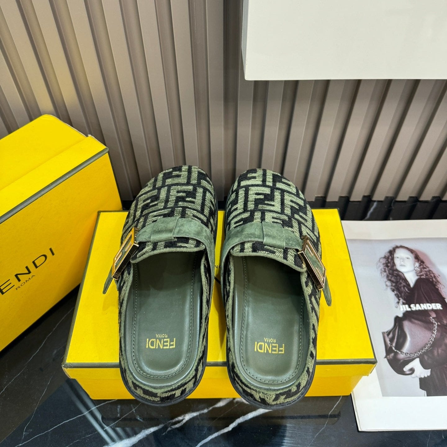 Autumn and Winter Retro Embossed Flat Slippers mysite