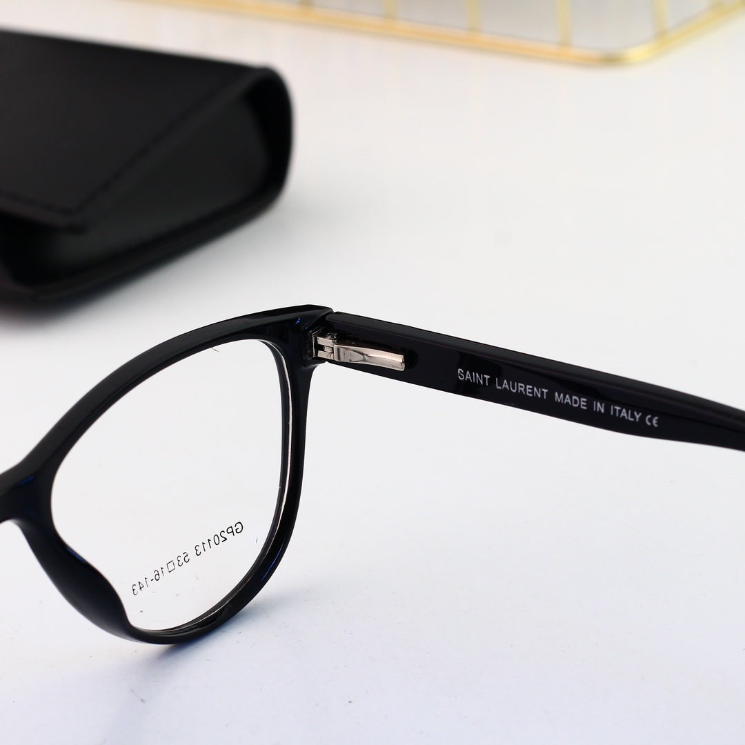Deluxe New Fashion Logo Glasses mysite