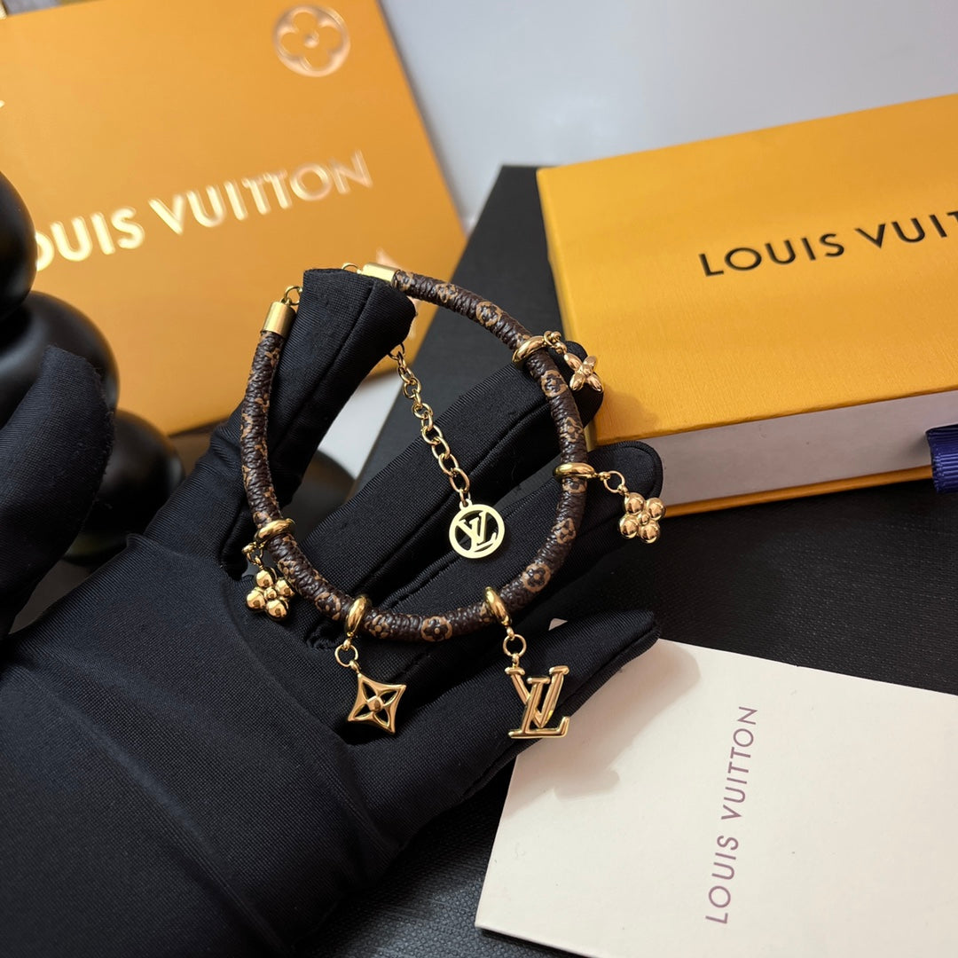 Leather pendant bracelet mysite