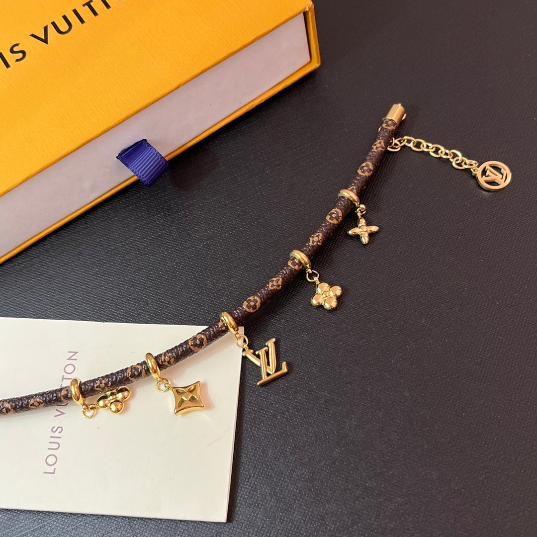 Leather pendant bracelet mysite