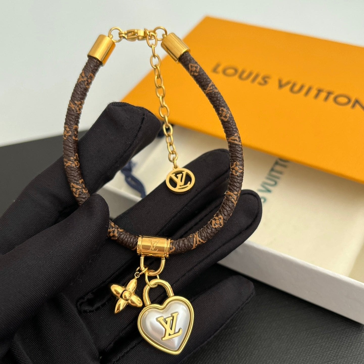 Fashion shell leather bracelet mysite
