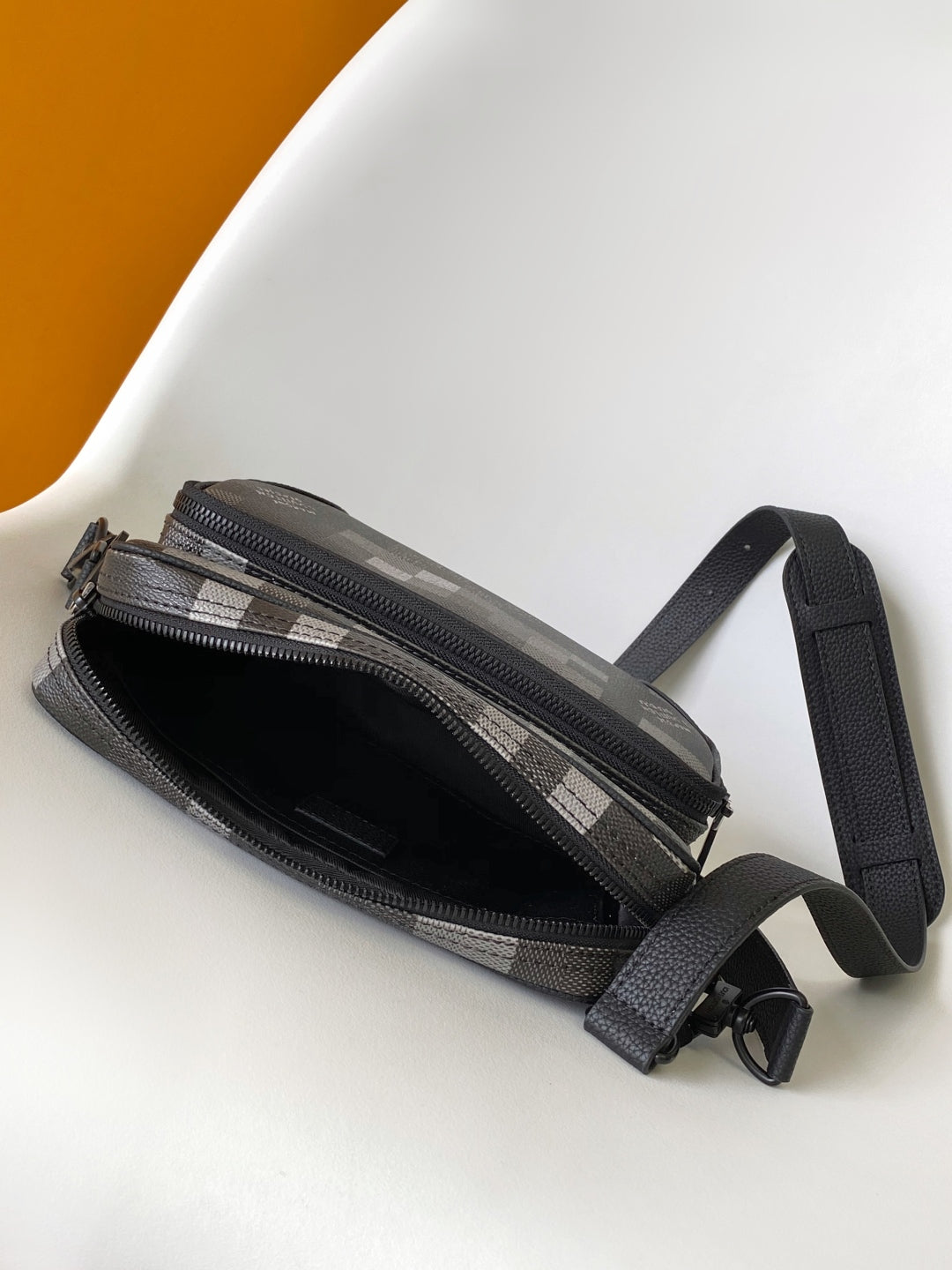 Lv Nil Messenger Black Damoflage Black Canvas- Black Metal mysite