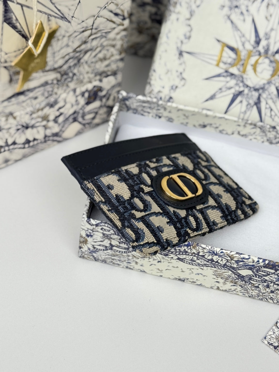 CD 30 Montaigne Freesia Card Holder 10cm Blue Jacquard mysite