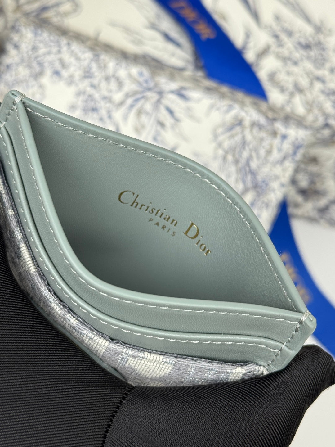 CD 30 Montaigne Freesia Card Holder 10cm Grayish Jacquard mysite