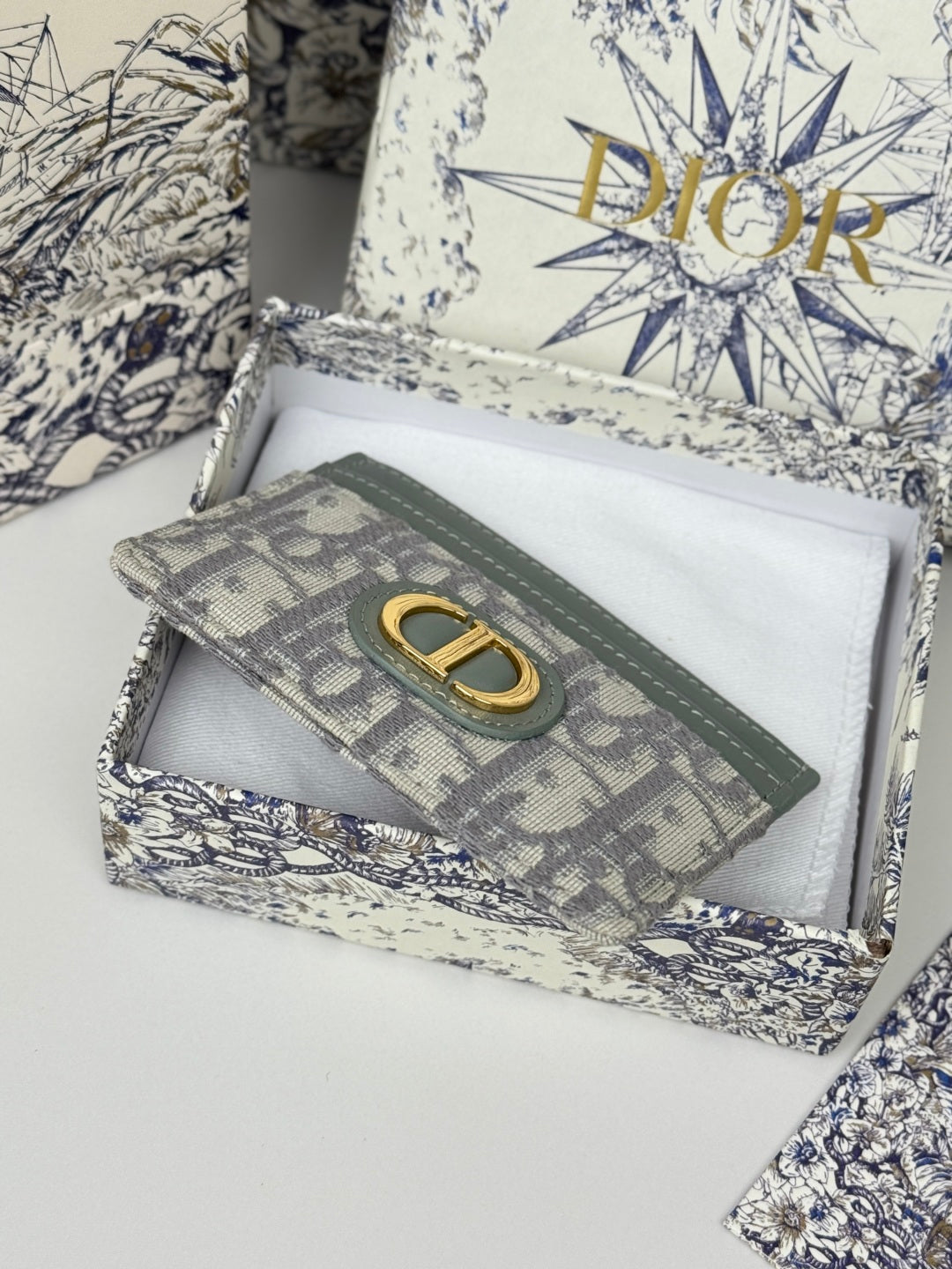 CD 30 Montaigne Freesia Card Holder 10cm Grayish Jacquard mysite