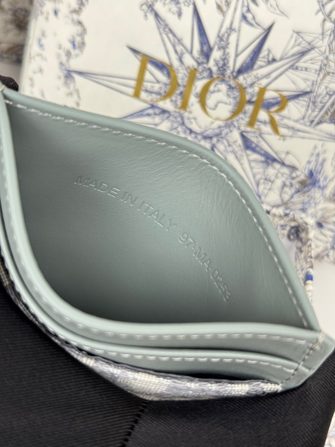 CD 30 Montaigne Freesia Card Holder 10cm Grayish Jacquard mysite