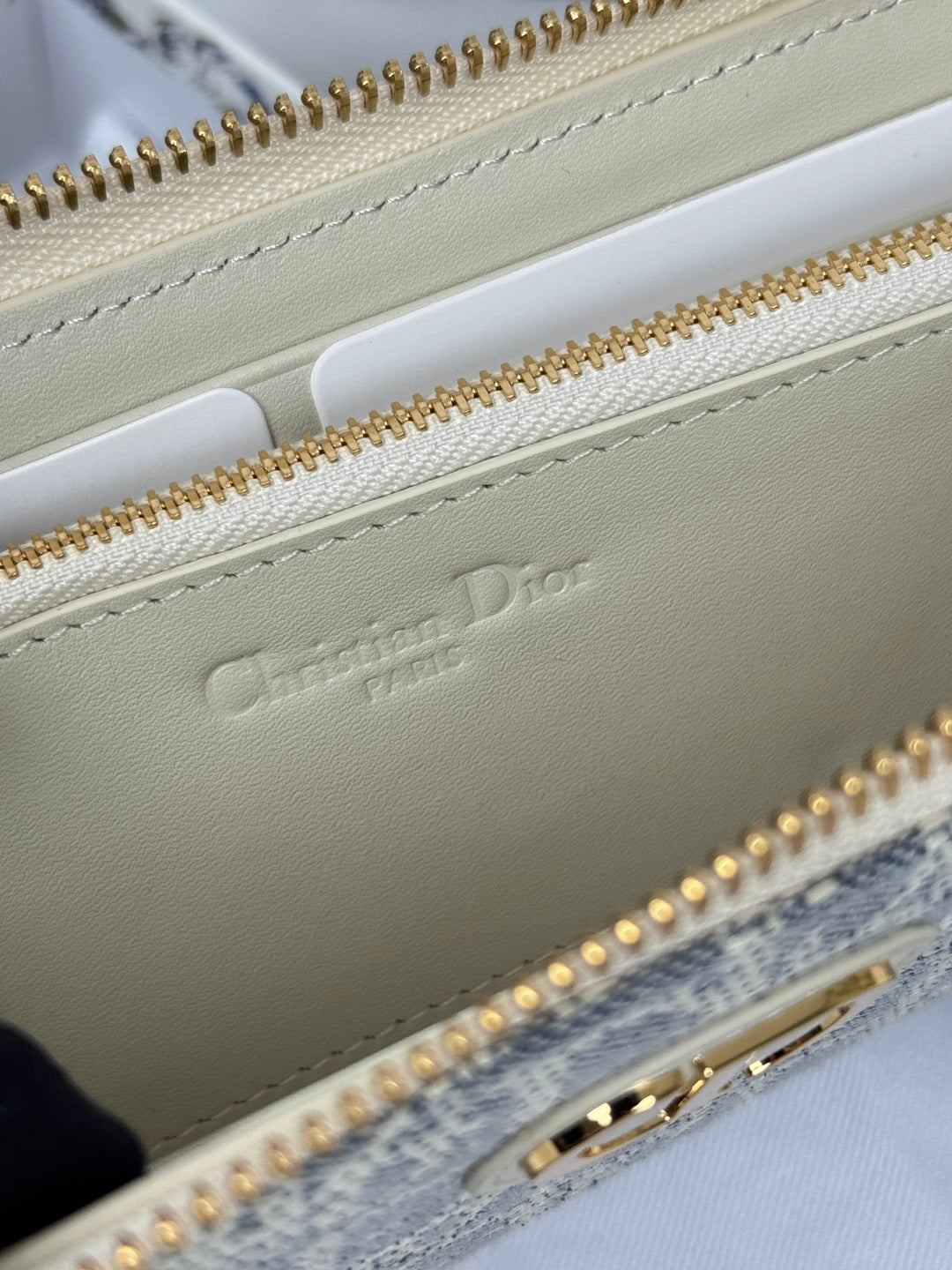 CD 30 Montaigne Voyageur Slim 19.5cm White Grey Jacquard 258608 mysite