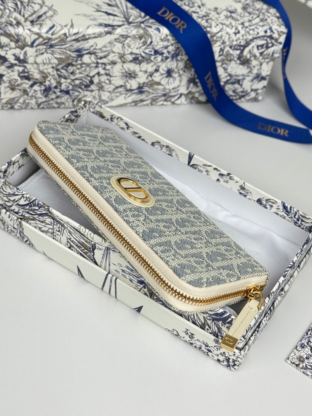 CD 30 Montaigne Voyageur Slim 19.5cm White Grey Jacquard 258608 mysite