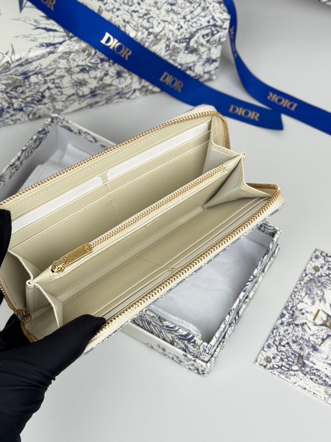 CD 30 Montaigne Voyageur Slim 19.5cm White Grey Jacquard 258608 mysite