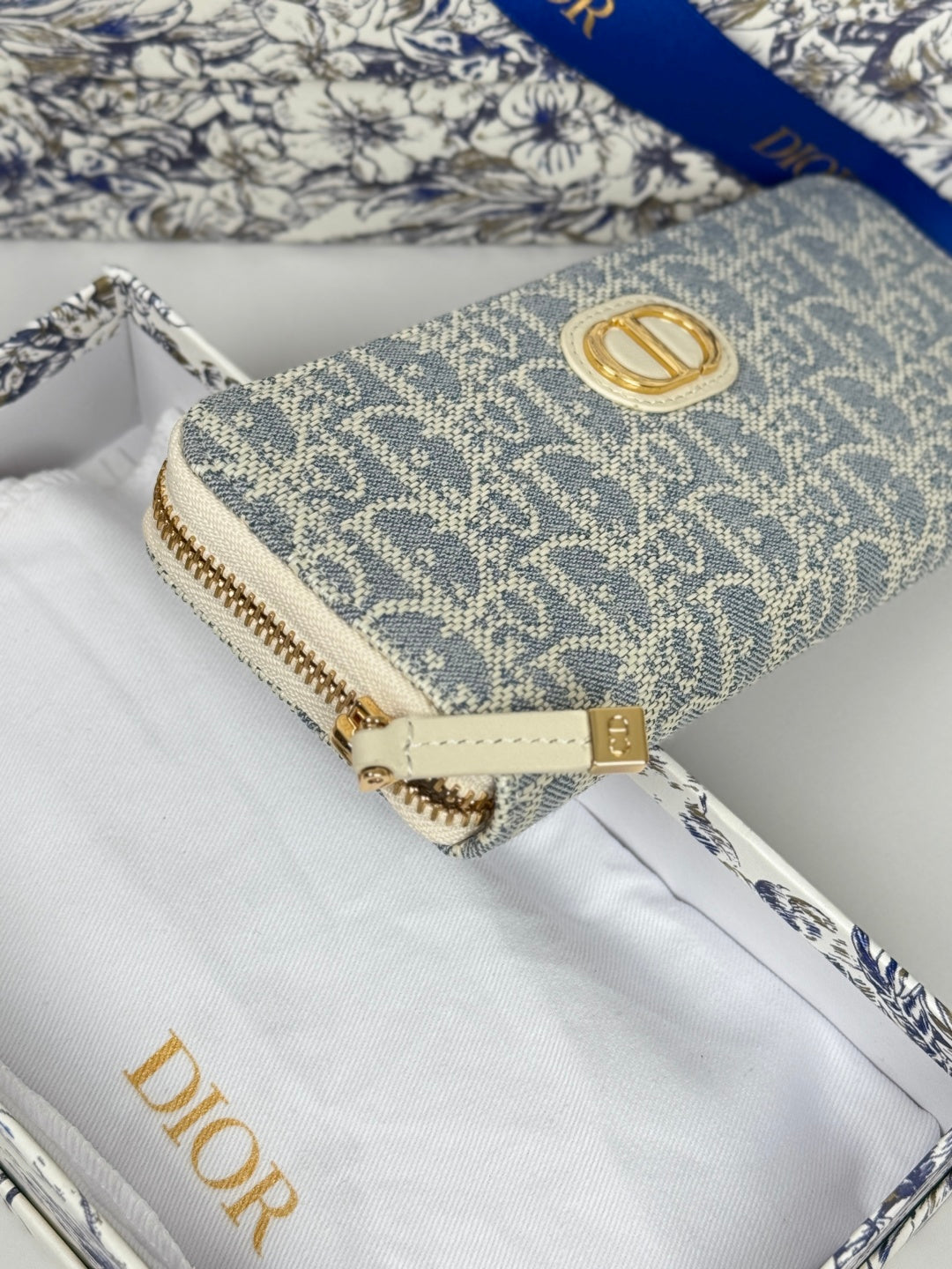 CD 30 Montaigne Voyageur Slim 19.5cm White Grey Jacquard 258608 mysite