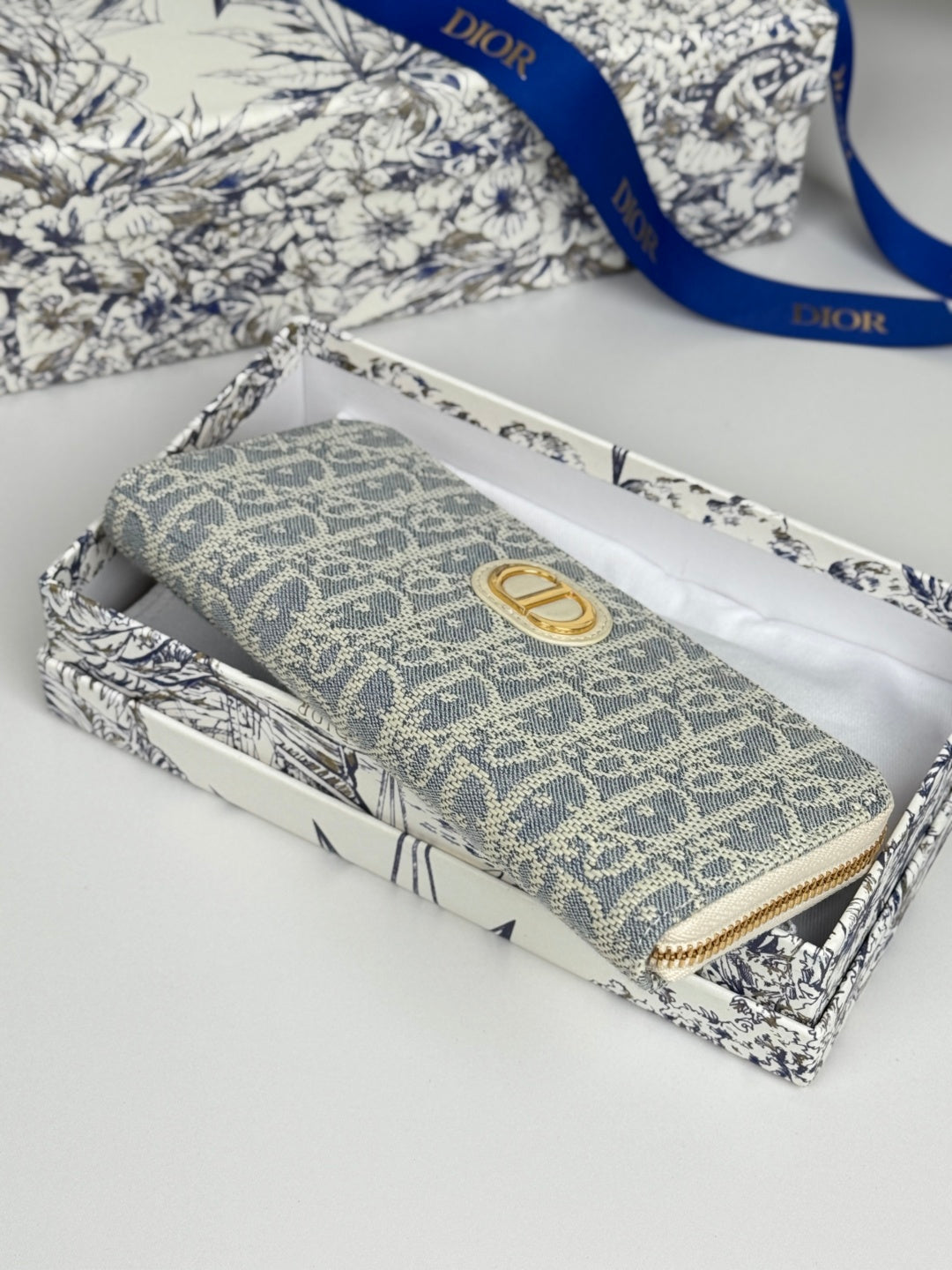 CD 30 Montaigne Voyageur Slim 19.5cm White Grey Jacquard 258608 mysite