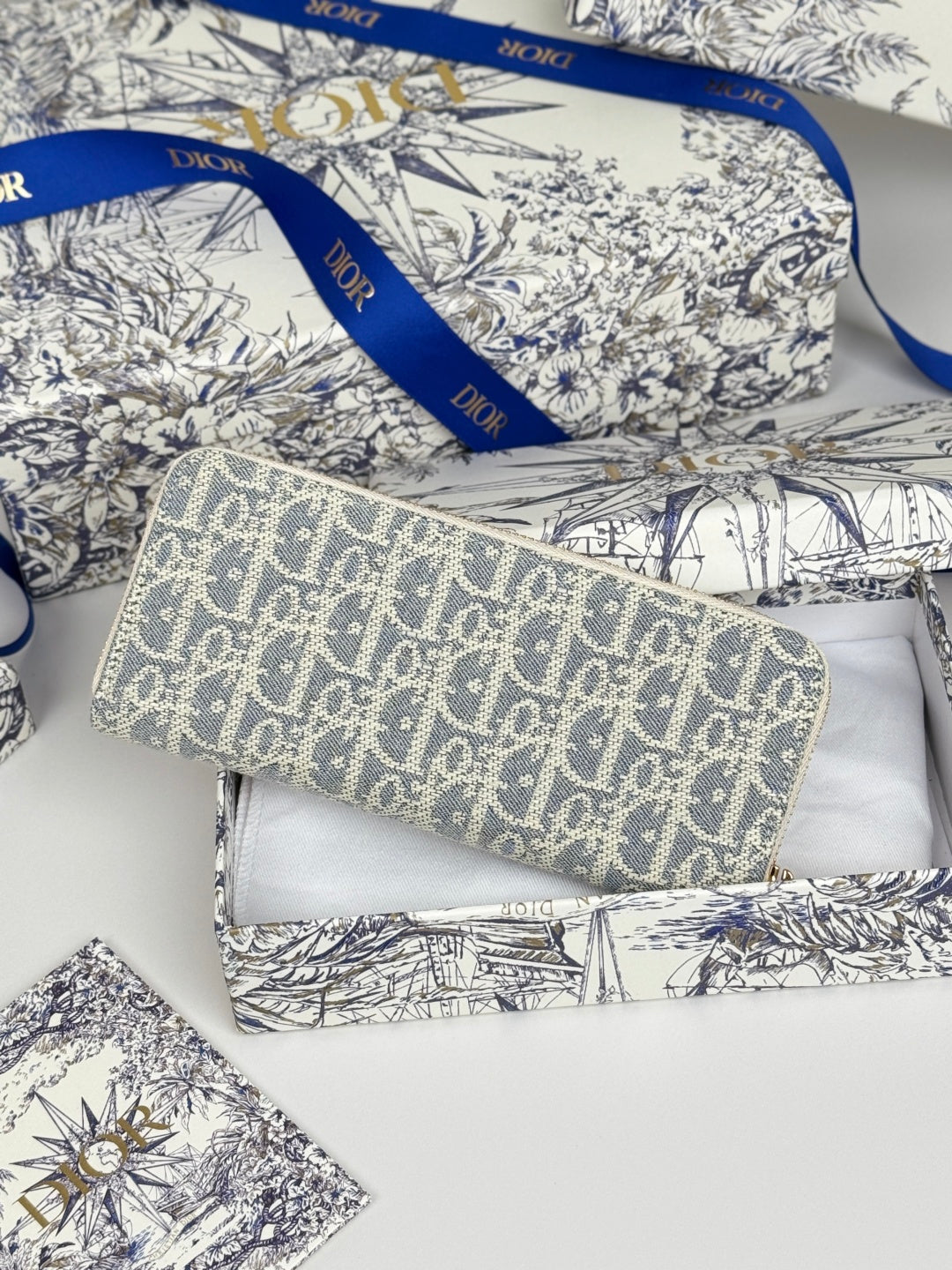 CD 30 Montaigne Voyageur Slim 19.5cm White Grey Jacquard 258608 mysite