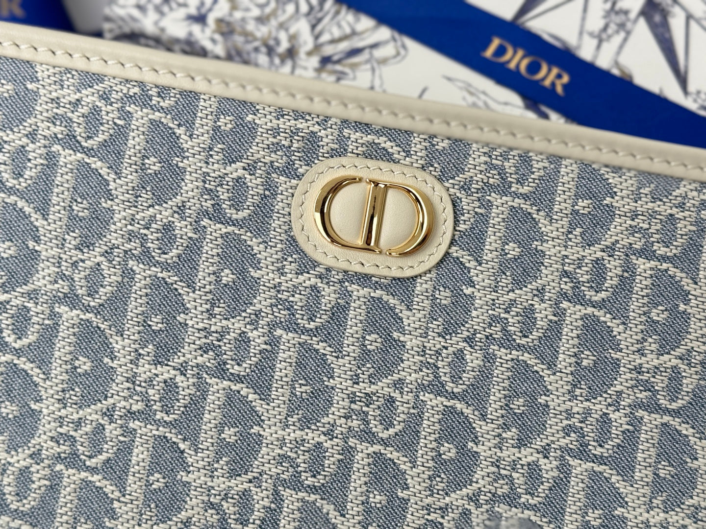 CD 30 Montaigne Dea Pouch 26cm White Blue Jacquard 258615 mysite