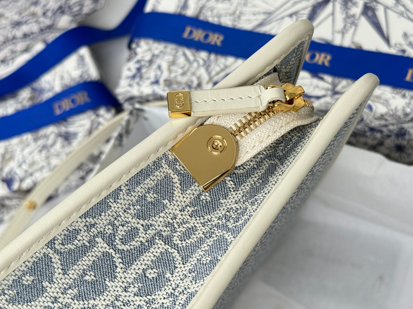 CD 30 Montaigne Dea Pouch 26cm White Blue Jacquard 258615 mysite