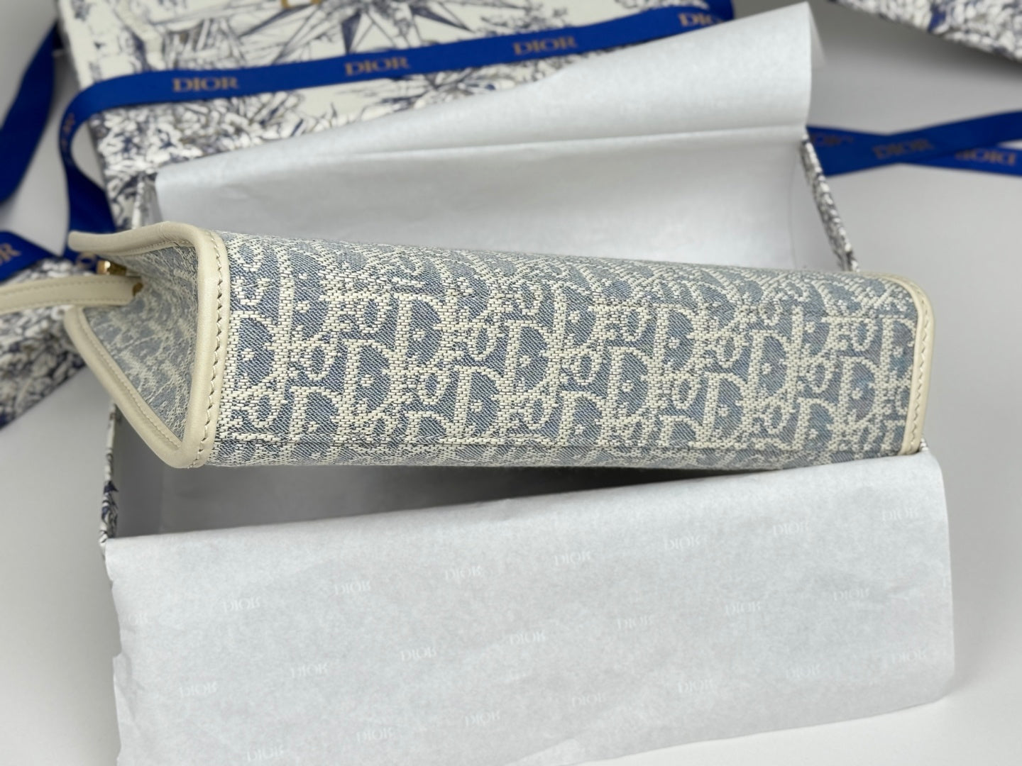 CD 30 Montaigne Dea Pouch 26cm White Blue Jacquard 258615 mysite