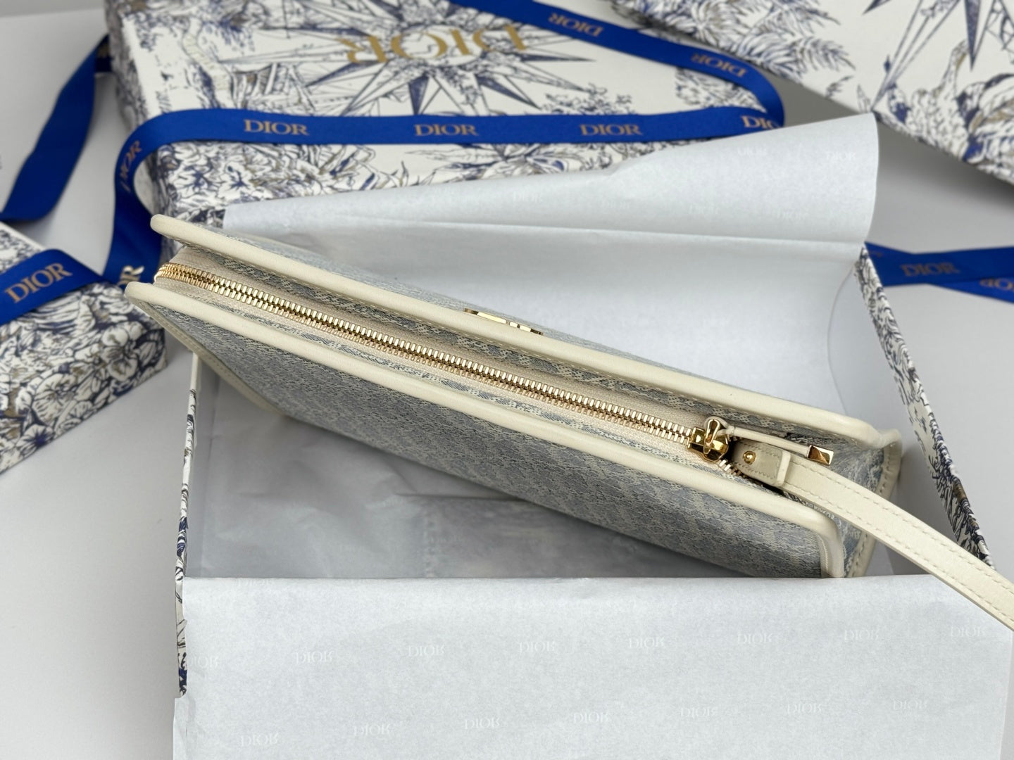 CD 30 Montaigne Dea Pouch 26cm White Blue Jacquard 258615 mysite