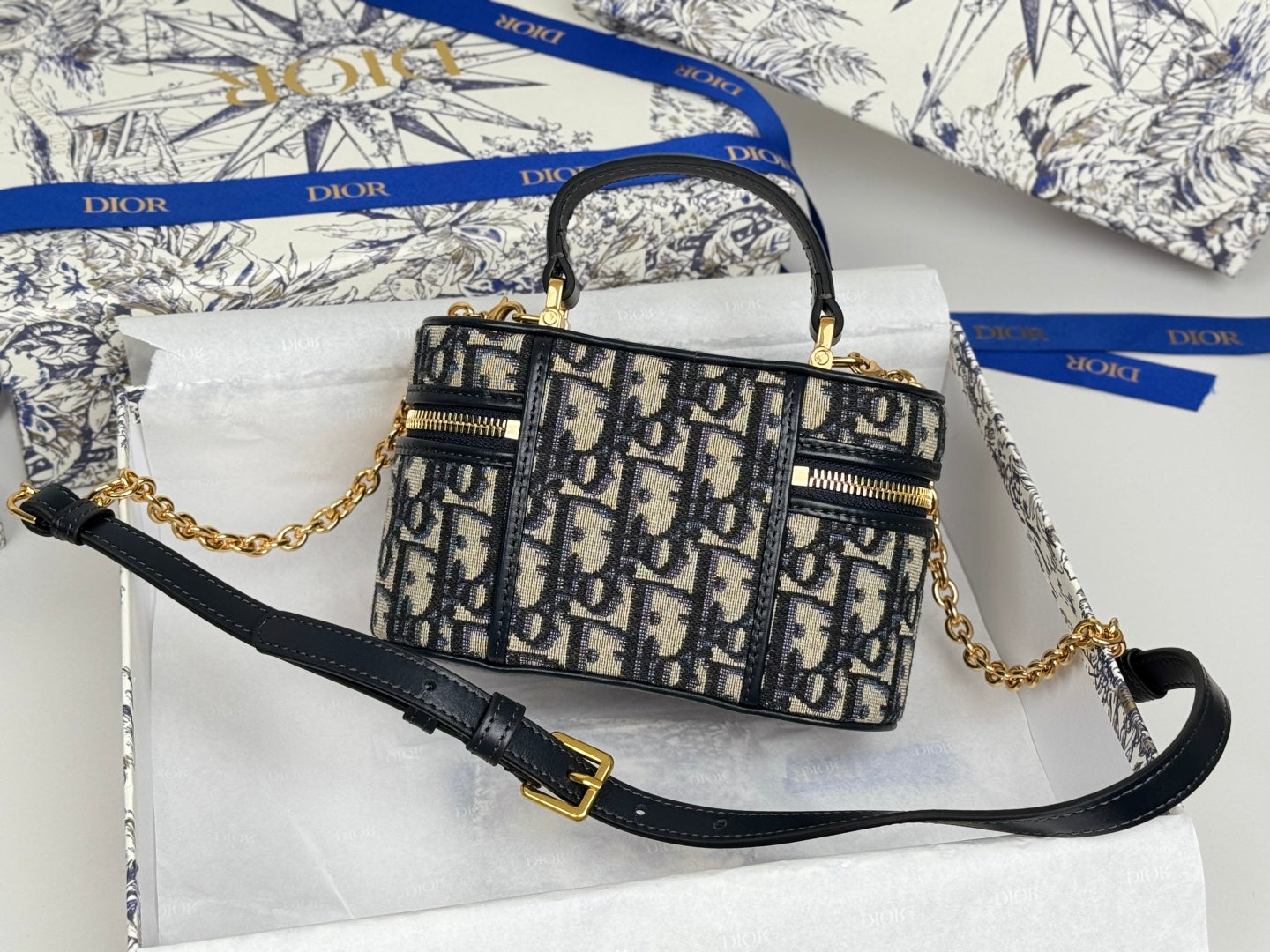 CD 30 Montaigne Mini Vanity Case 16.5cm Blue Jacquard mysite