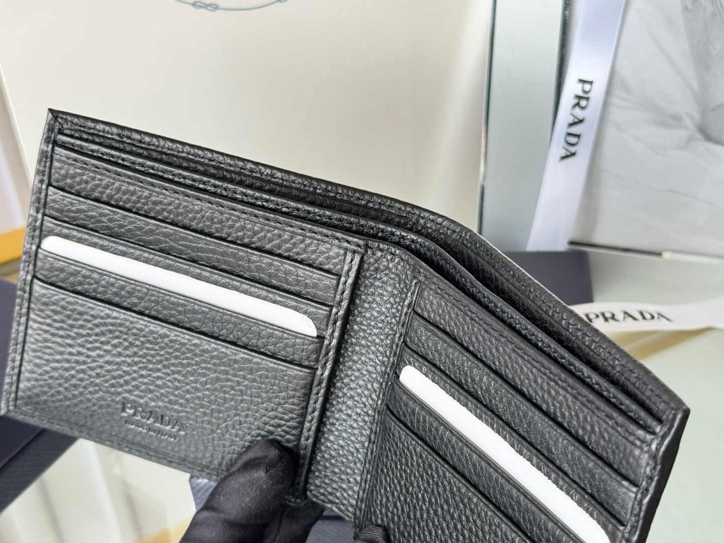 Pra 2M0513 Logo-Debossed Wallet 11cm Black lychee-grained cowhide mysite