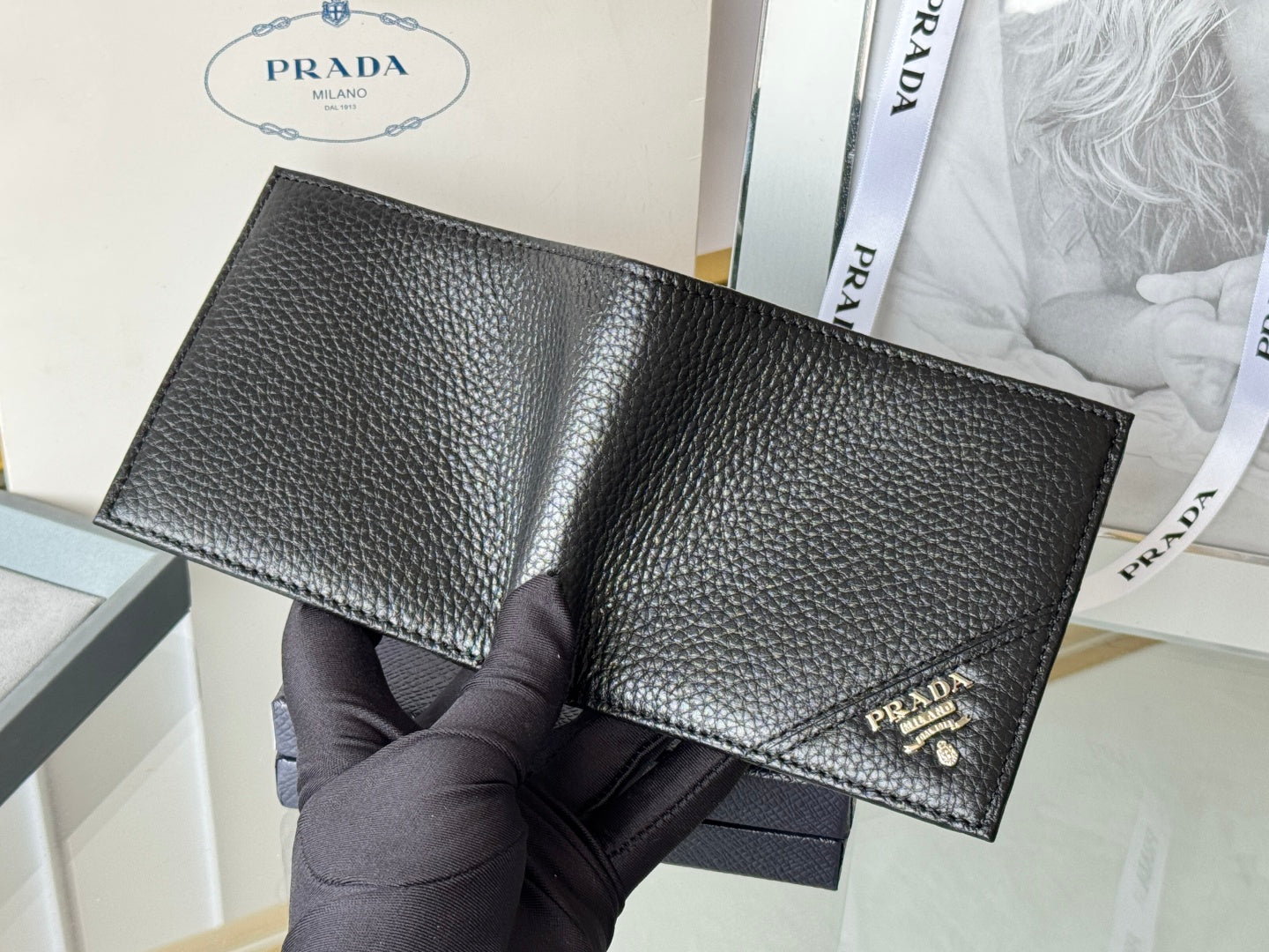 Pra 2M0513 Logo-Stamp Wallet 11cm Black lychee-grained cowhide mysite