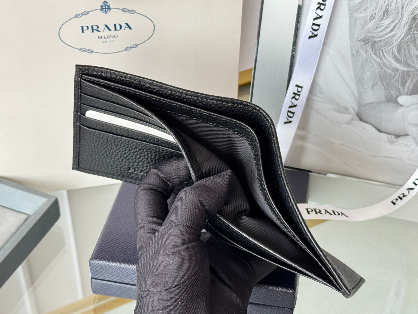 Pra 2M0513 Logo-Stamp Wallet 11cm Black lychee-grained cowhide mysite
