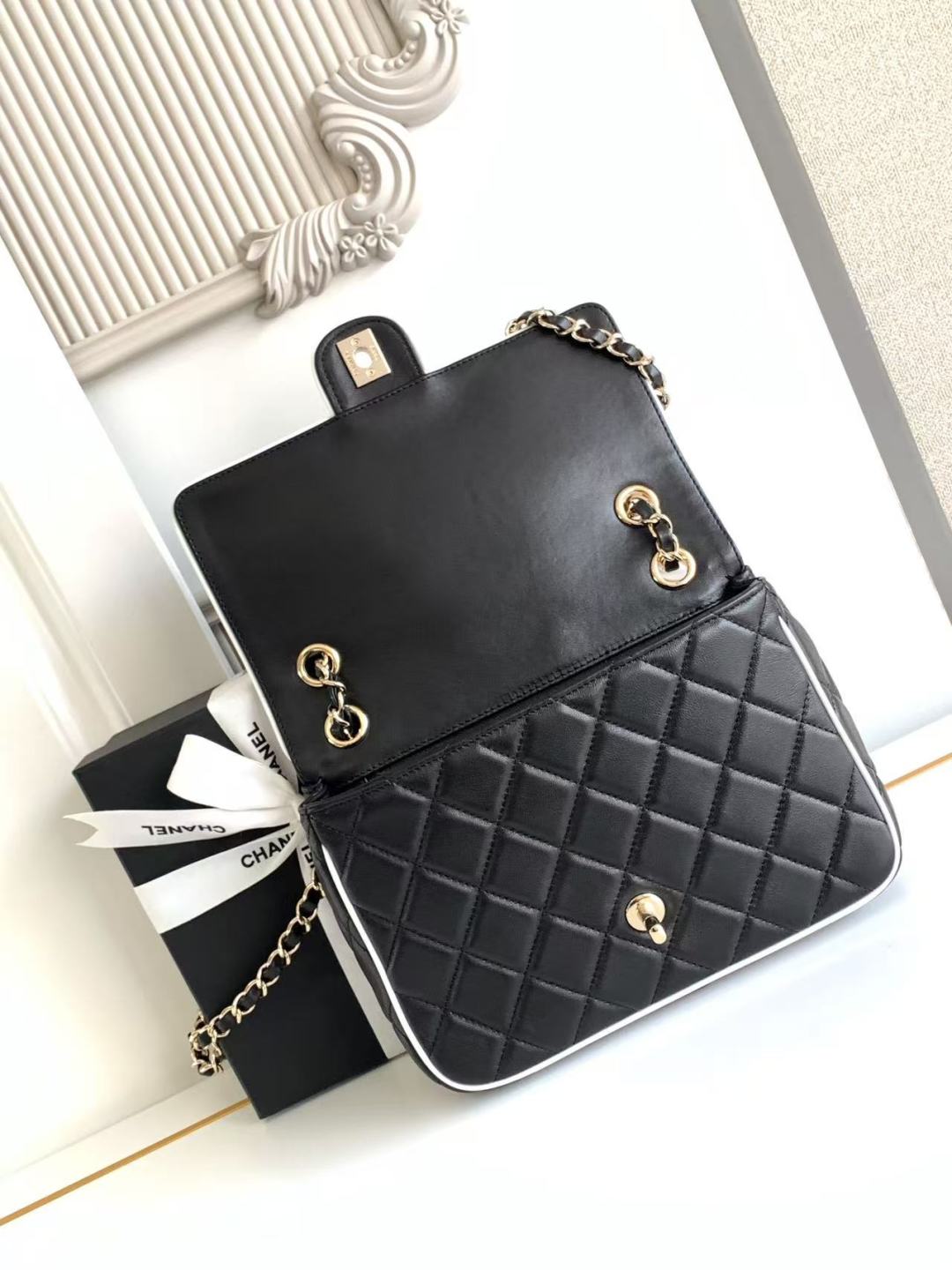 CC 25P Mini Flap Bag 23cm Black White Calfskin mysite