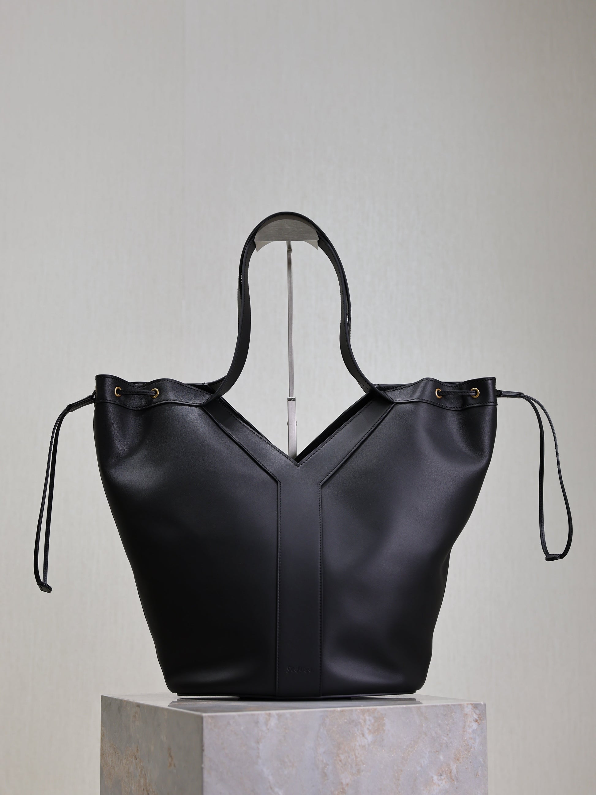 Prada Y Large Leather HOBO Bag Black Leather mysite