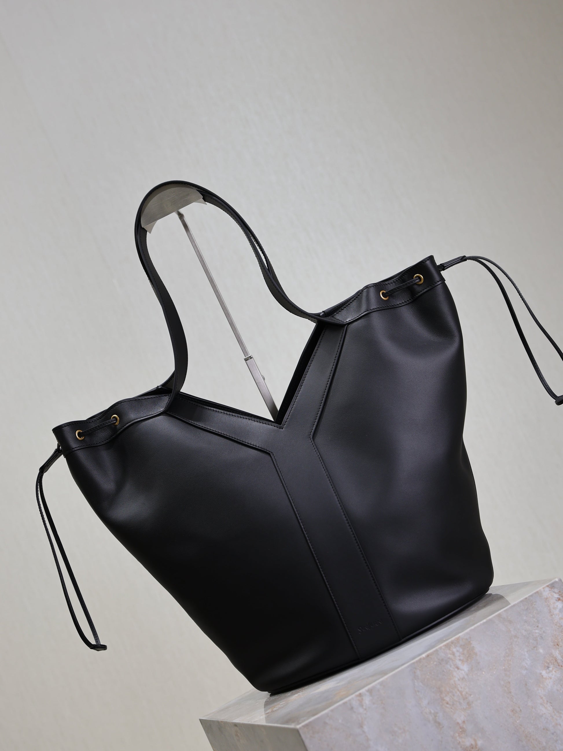 Prada Y Large Leather HOBO Bag Black Leather mysite