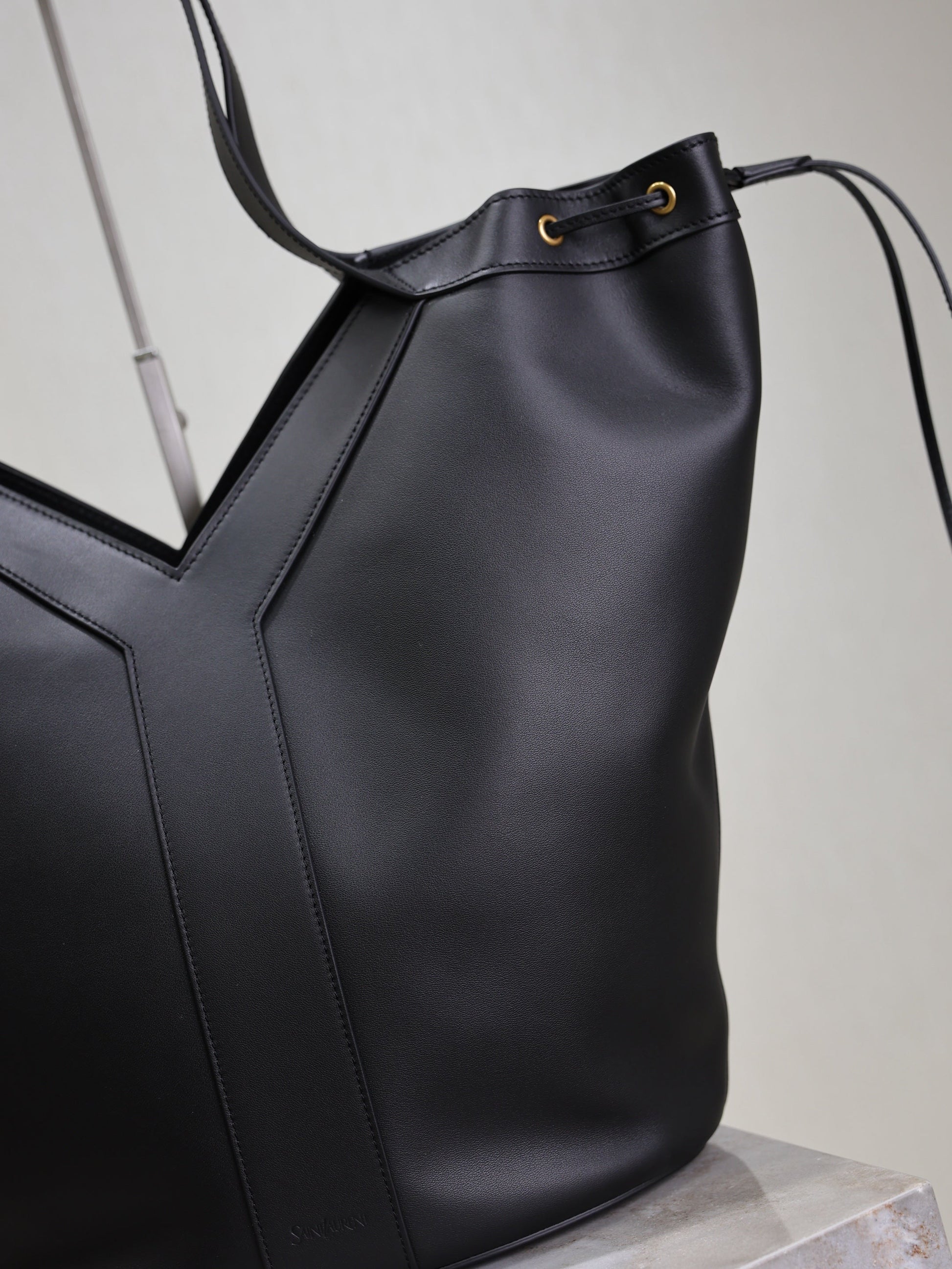 Prada Y Large Leather HOBO Bag Black Leather mysite
