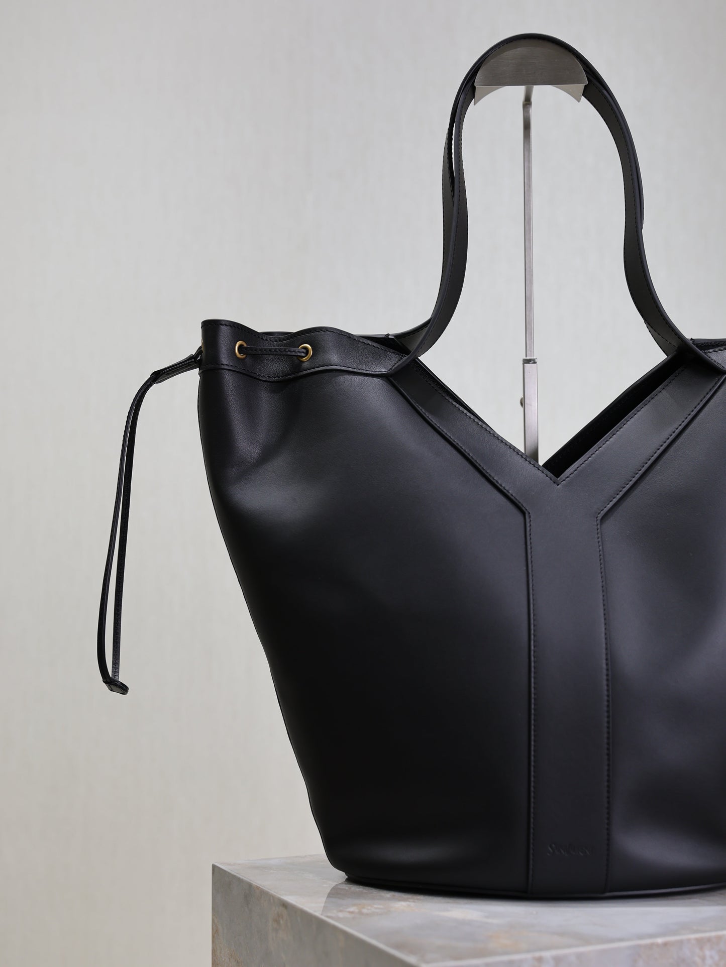 Prada Y Large Leather HOBO Bag Black Leather mysite