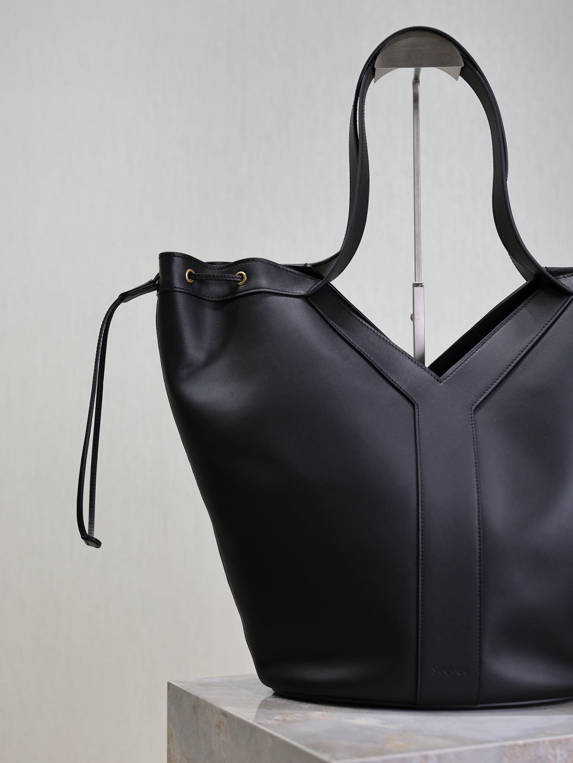 Prada Y Large Leather HOBO Bag Black Leather mysite