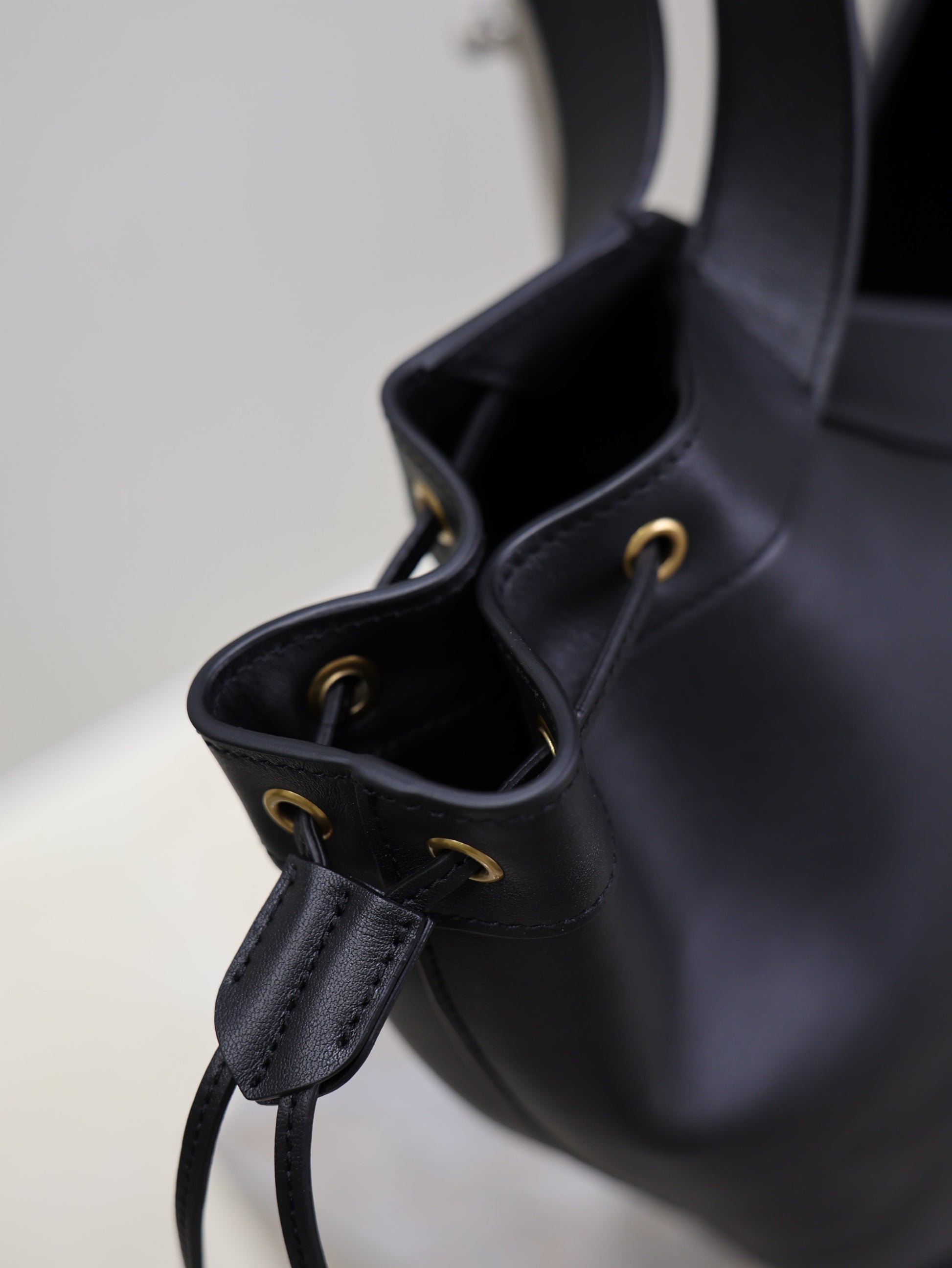 Prada Y Large Leather HOBO Bag Black Leather mysite