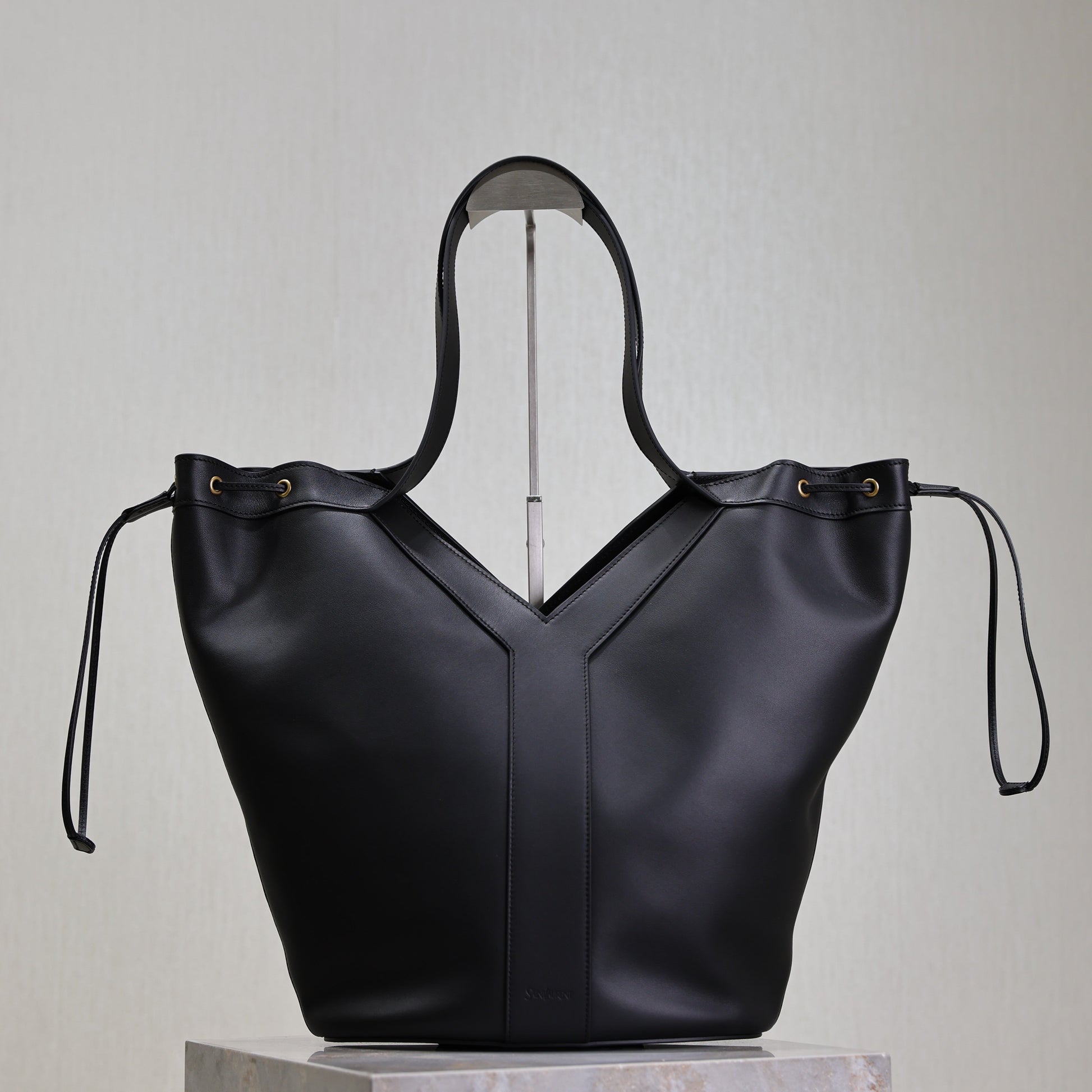 Prada Y Large Leather HOBO Bag Black Leather mysite