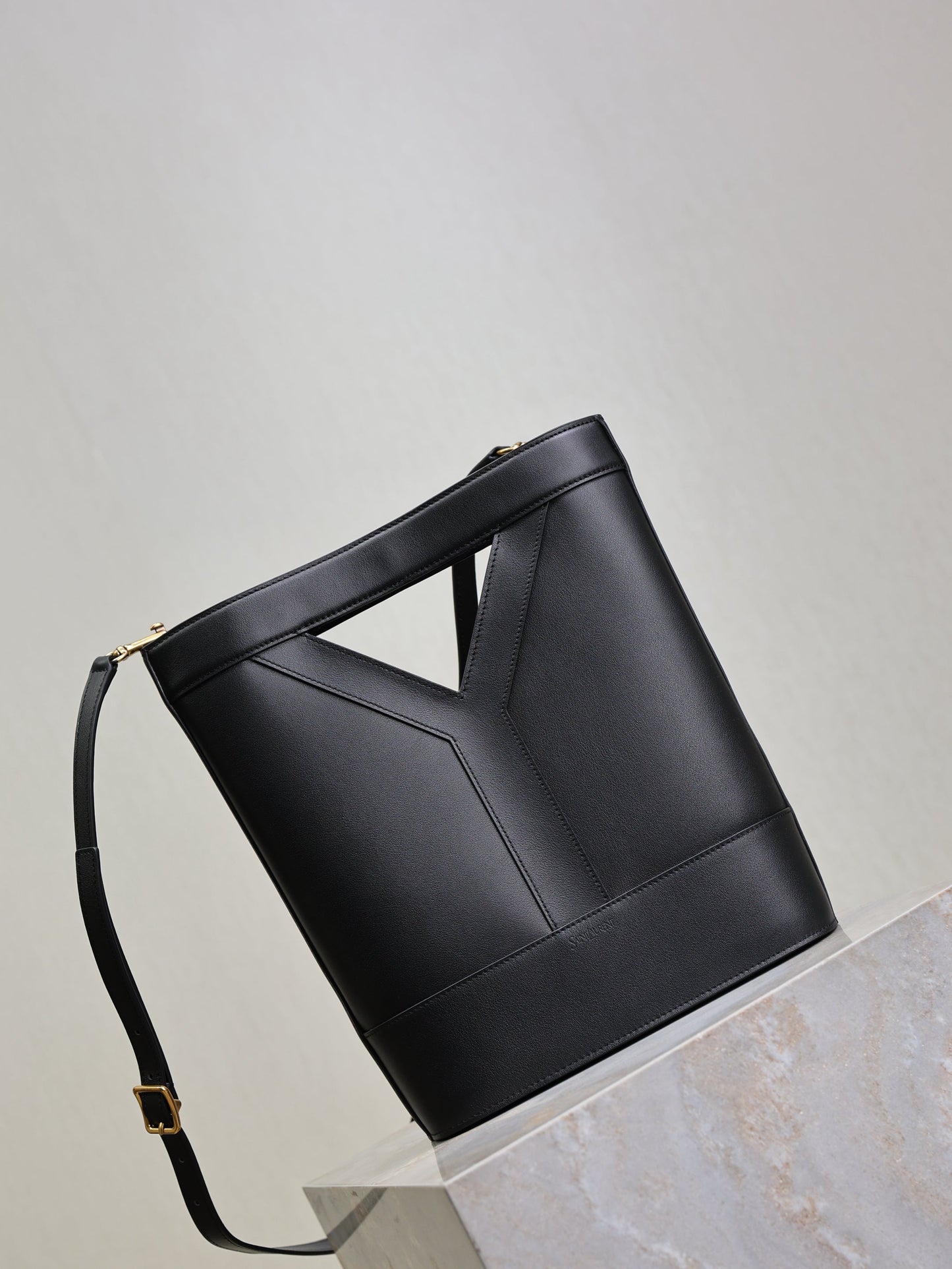 Prada Y Small Bucket 23cm Black Leather mysite