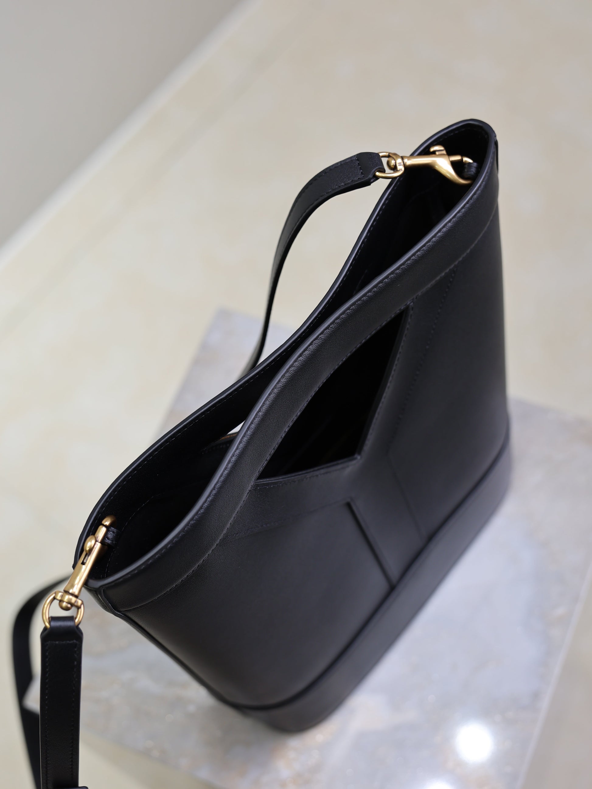 Prada Y Small Bucket 23cm Black Leather mysite