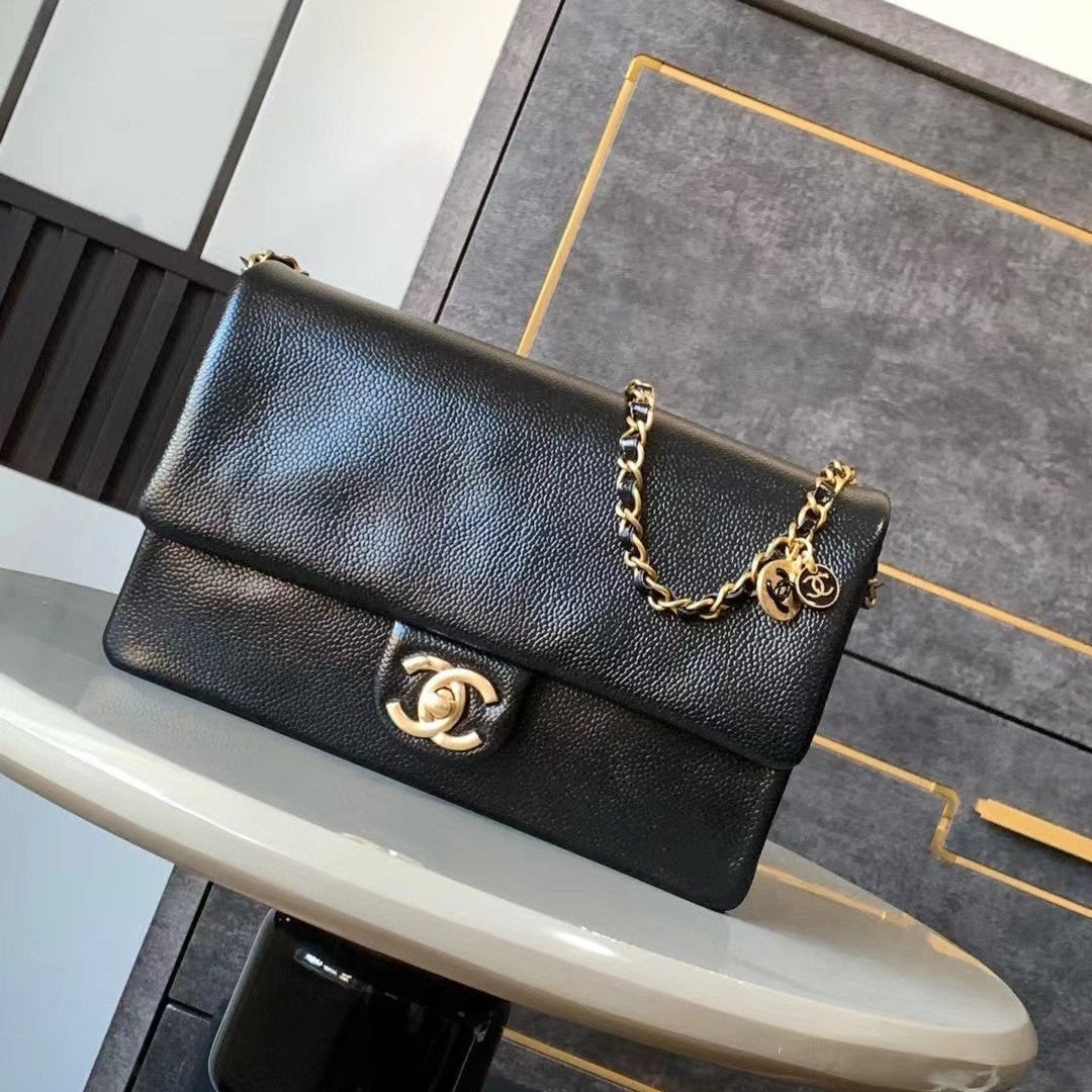 CLASSIC FLAP BAG 22 IN BLACK CALFSKIN GOLD HARDWARE mysite