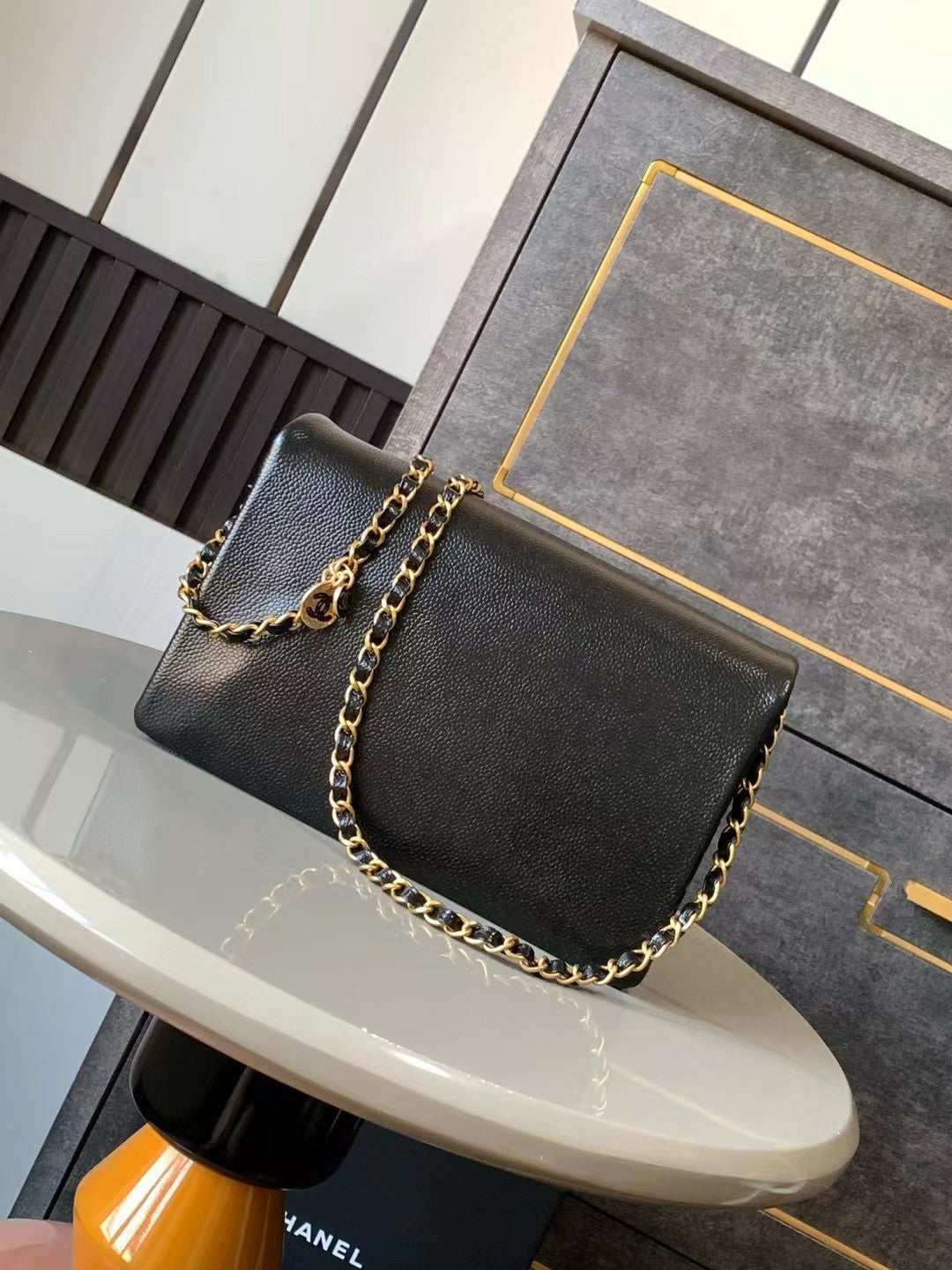 CLASSIC FLAP BAG 22 IN BLACK CALFSKIN GOLD HARDWARE mysite