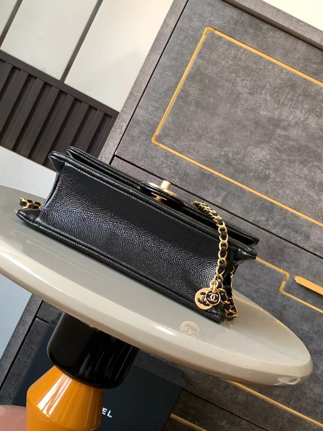 CLASSIC FLAP BAG 22 IN BLACK CALFSKIN GOLD HARDWARE mysite