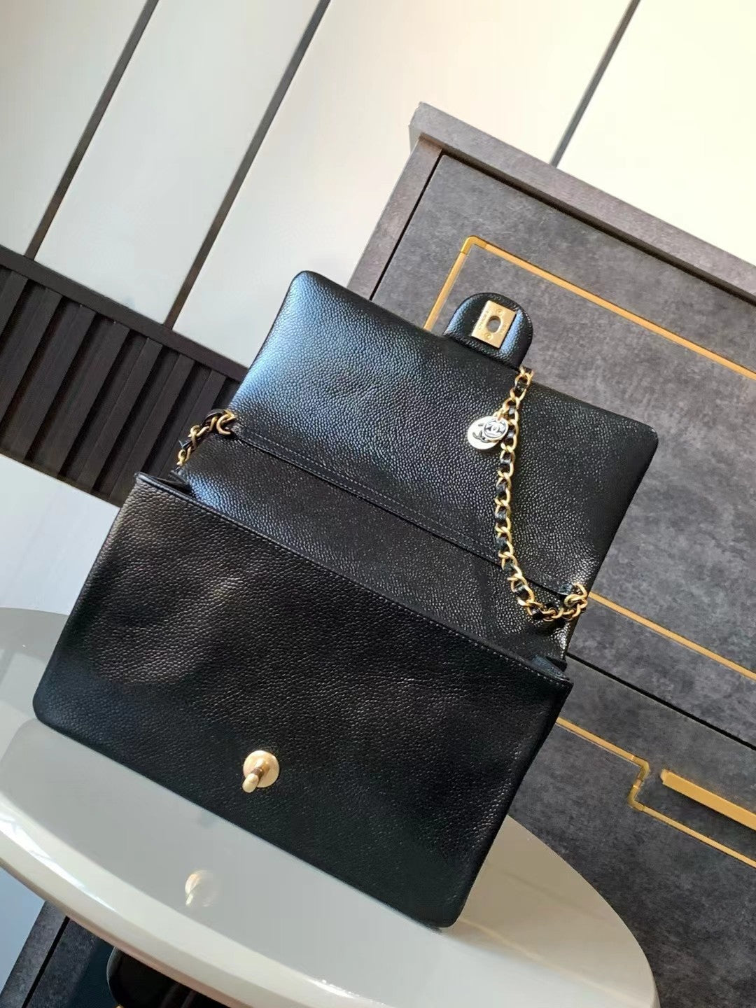 CLASSIC FLAP BAG 22 IN BLACK CALFSKIN GOLD HARDWARE mysite