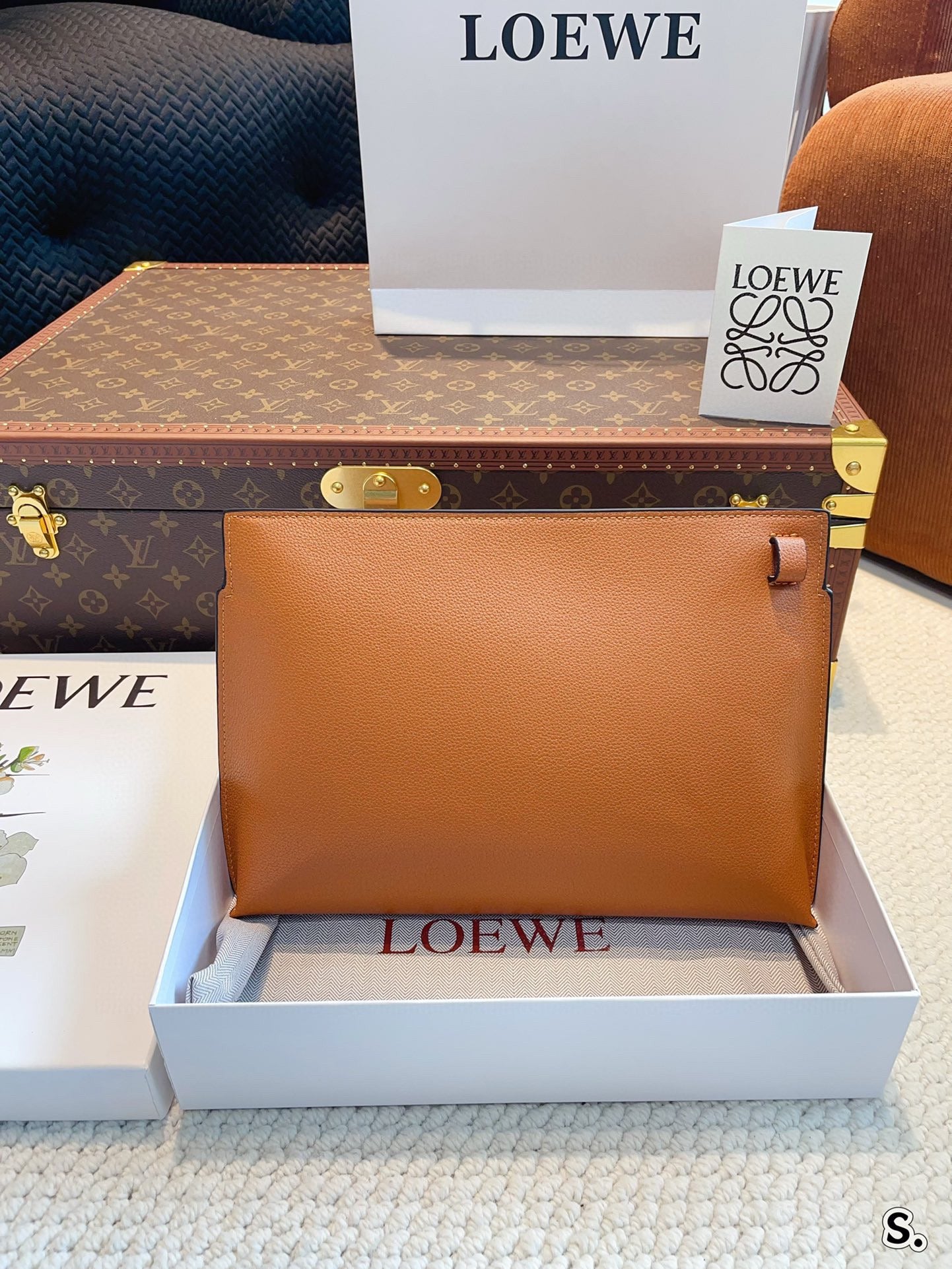 LOE POUCH CLUTCH BAG 30 IN WARM DESSERT CALFSKIN mysite