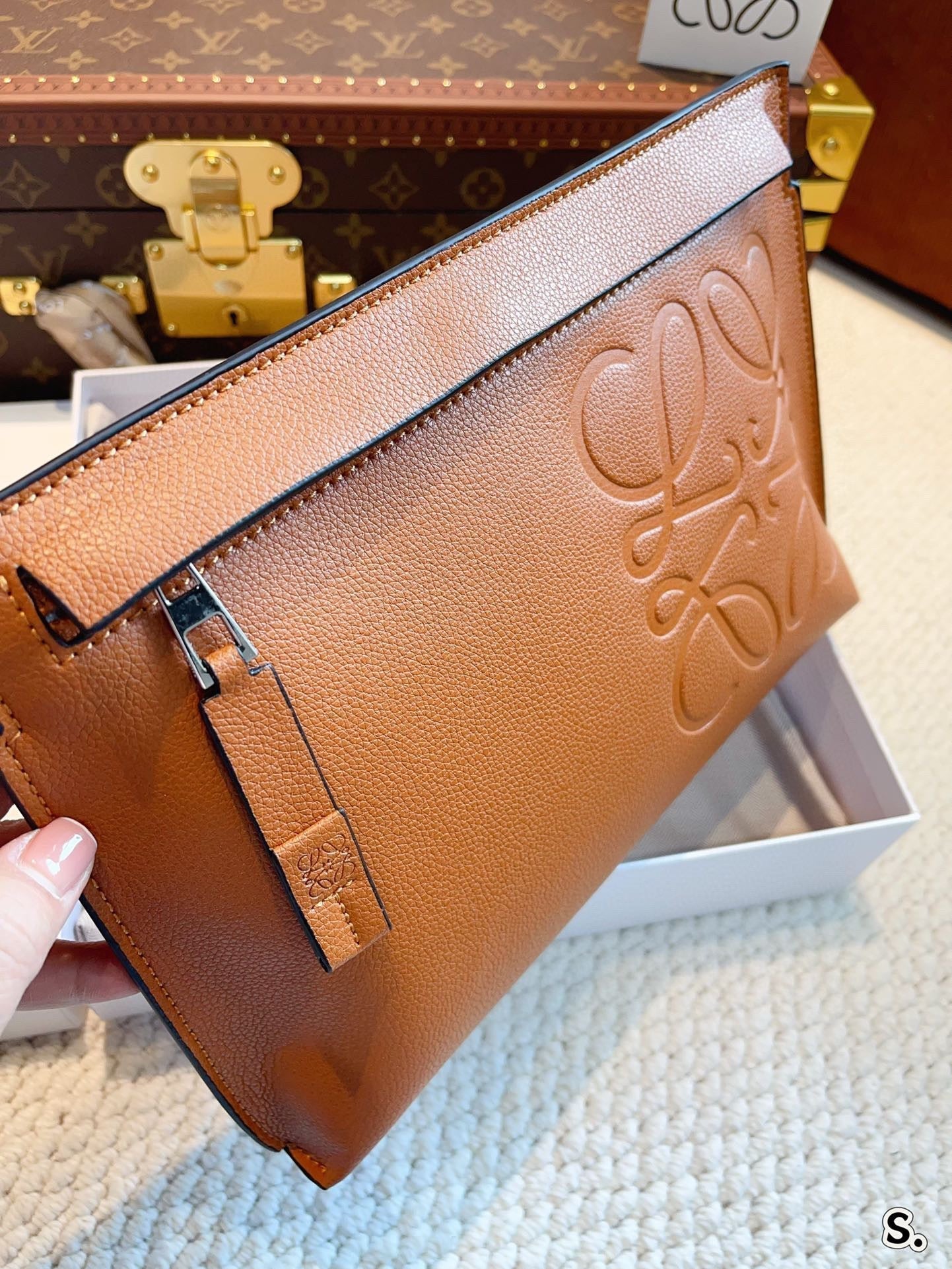 LOE POUCH CLUTCH BAG 30 IN WARM DESSERT CALFSKIN mysite