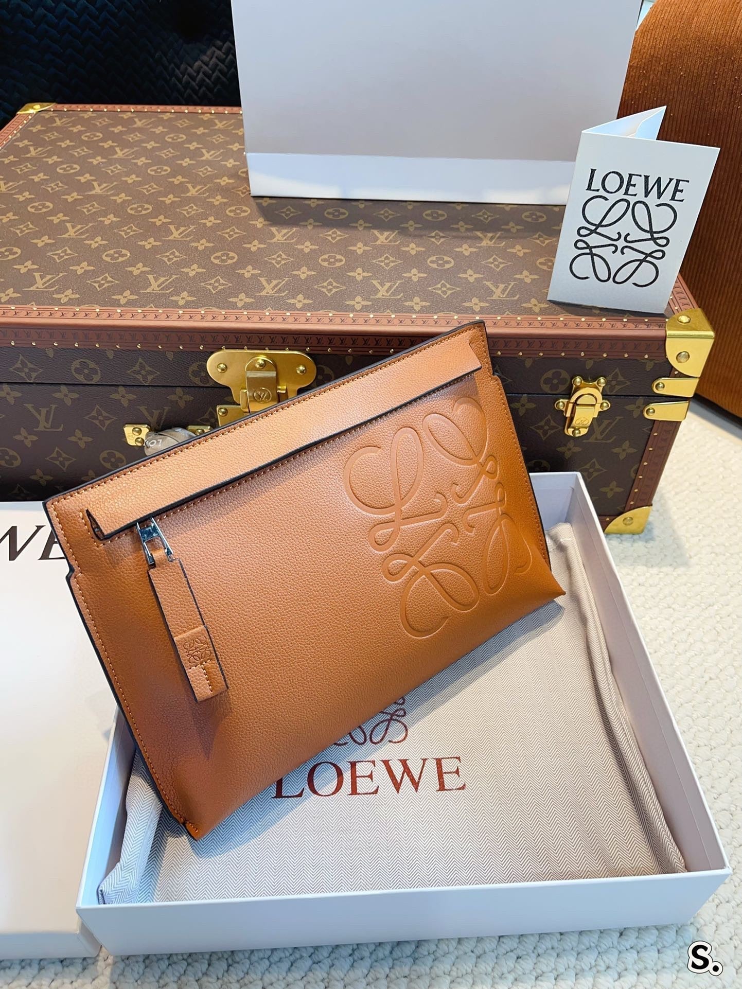 LOE POUCH CLUTCH BAG 30 IN WARM DESSERT CALFSKIN mysite