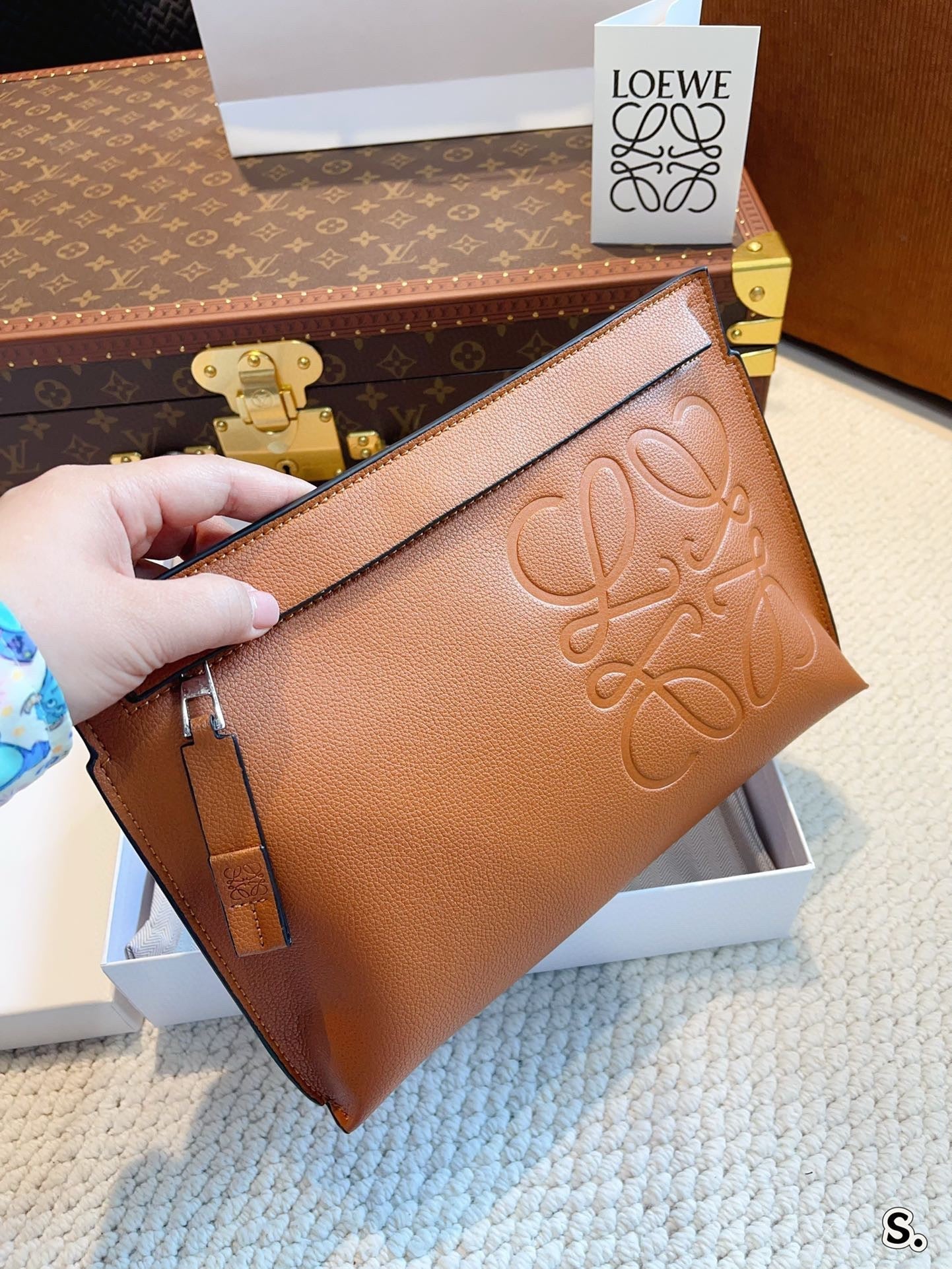 LOE POUCH CLUTCH BAG 30 IN WARM DESSERT CALFSKIN mysite