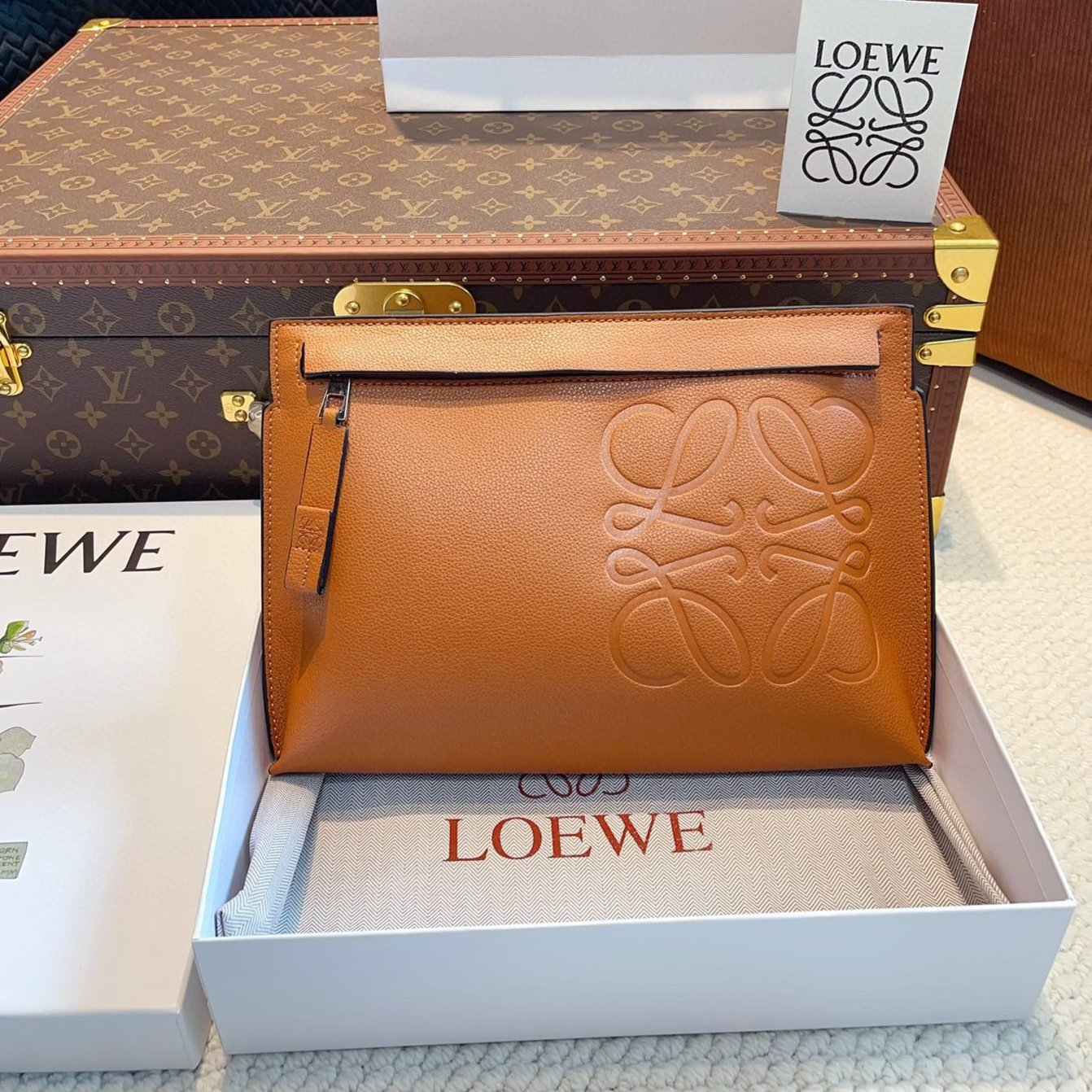 LOE POUCH CLUTCH BAG 30 IN WARM DESSERT CALFSKIN mysite