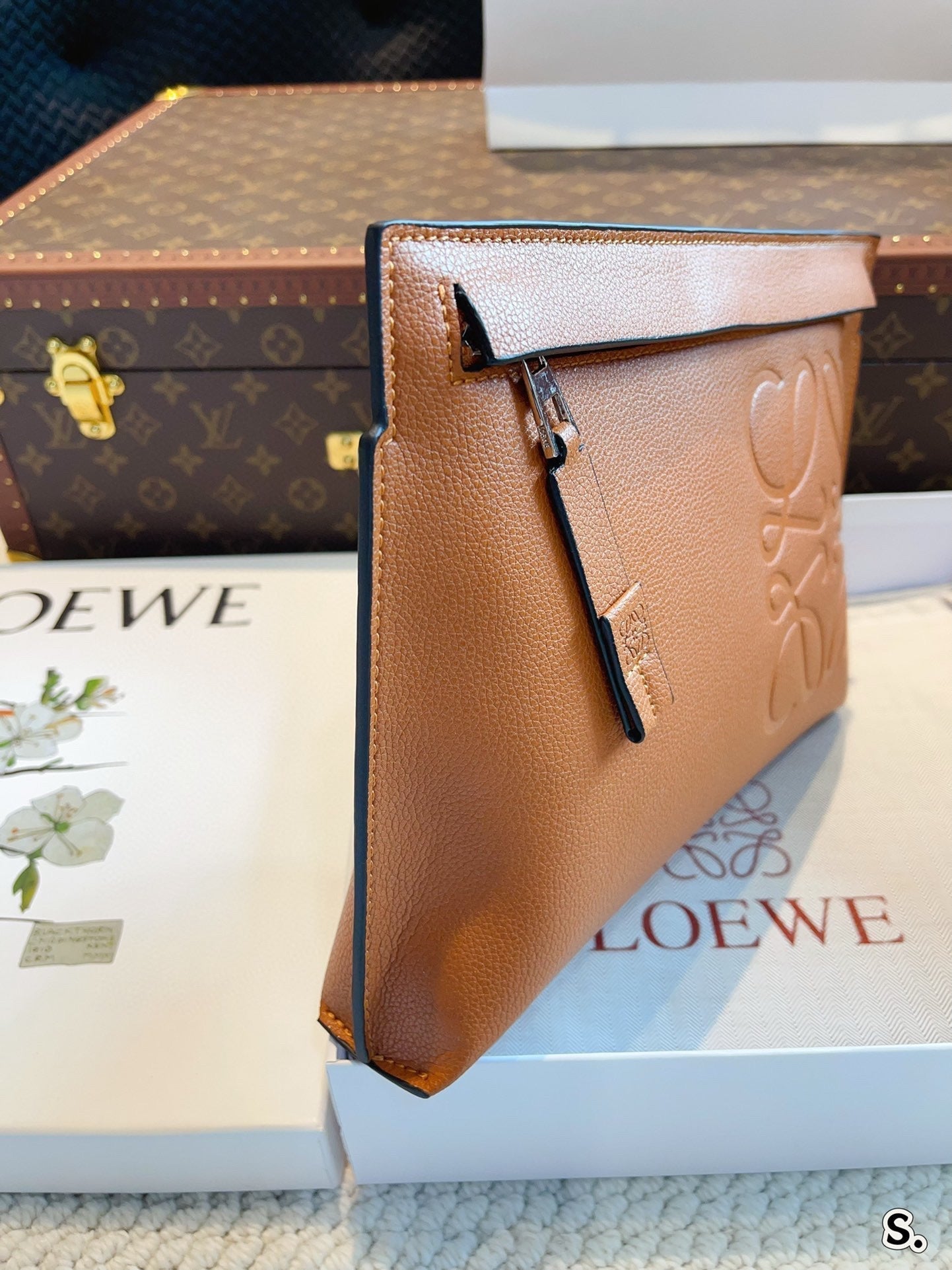 LOE POUCH CLUTCH BAG 30 IN WARM DESSERT CALFSKIN mysite