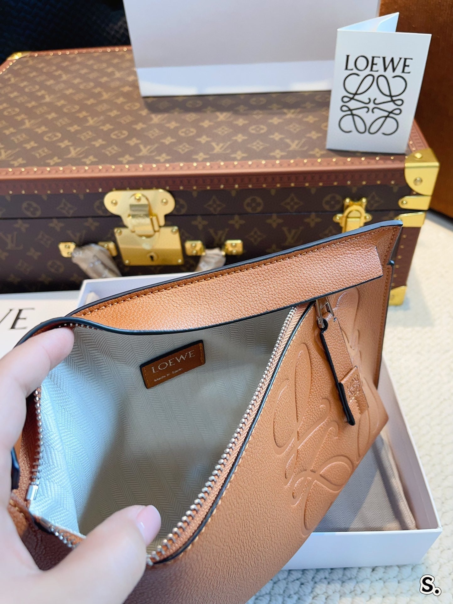 LOE POUCH CLUTCH BAG 30 IN WARM DESSERT CALFSKIN mysite